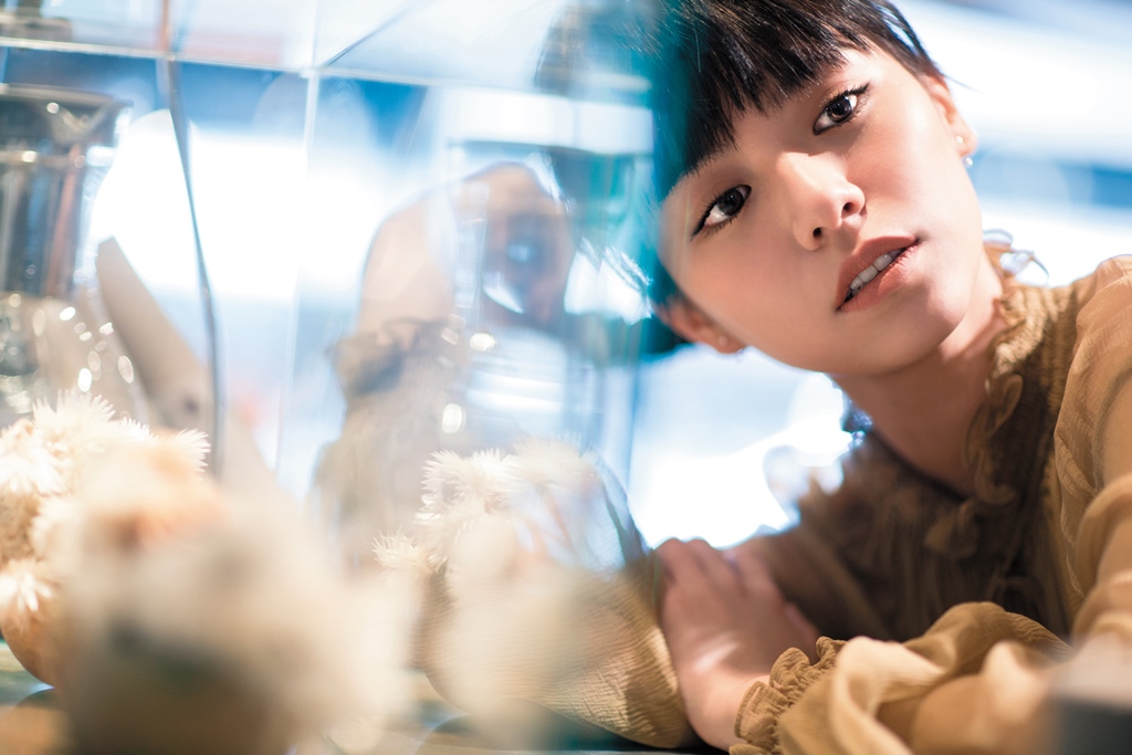 以前只會注意到劇本的角色有多漂亮，但現在她會去尋找角色有什麼缺點，而這些缺點又如何吸引她。 