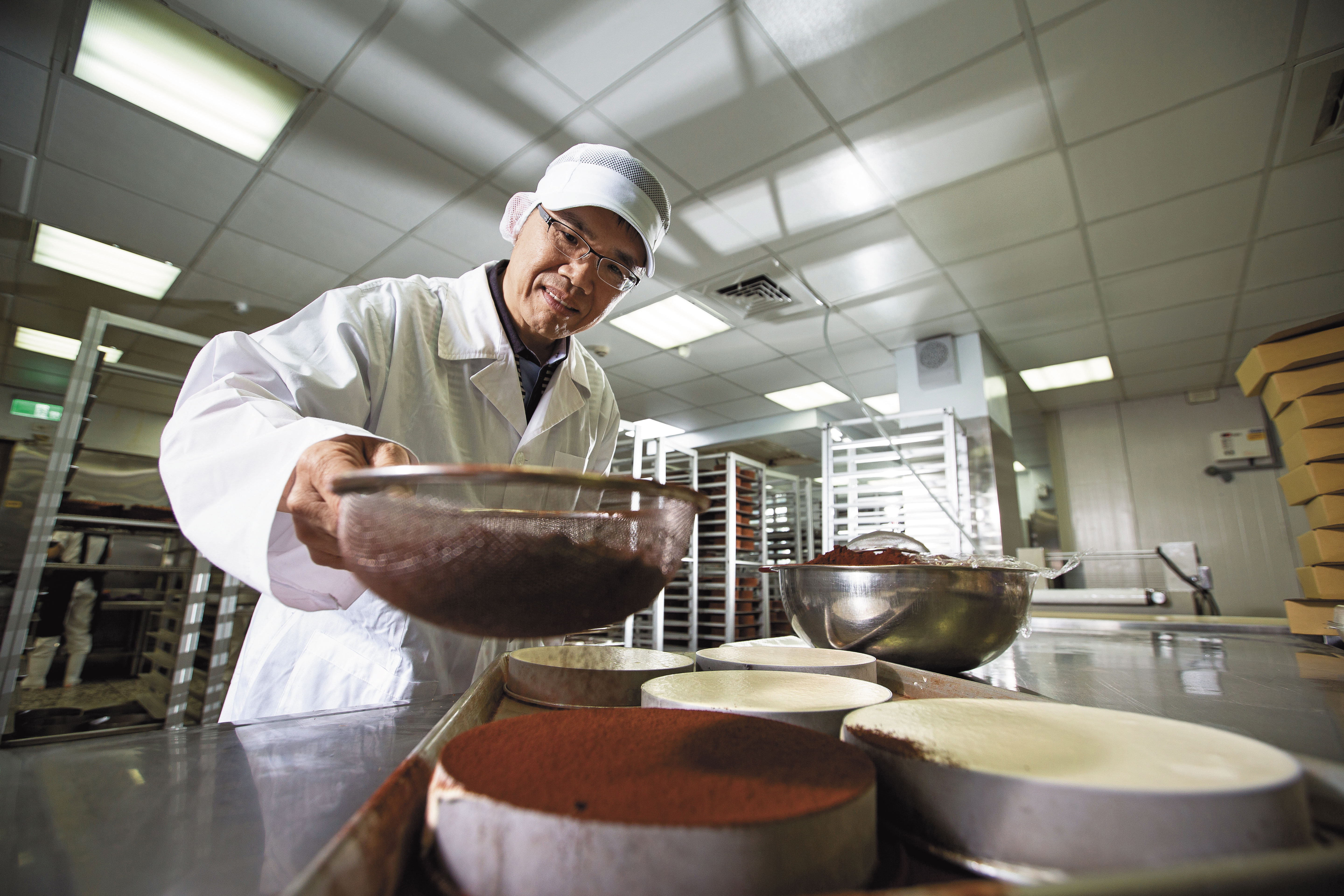 花蓮蛋糕名店提拉米蘇創辦人劉敏賢，31歲曾負債700多萬元，他不灰心，以平價蛋糕成功逆轉勝，不僅順利清償債務，1年還創造3億元營收。