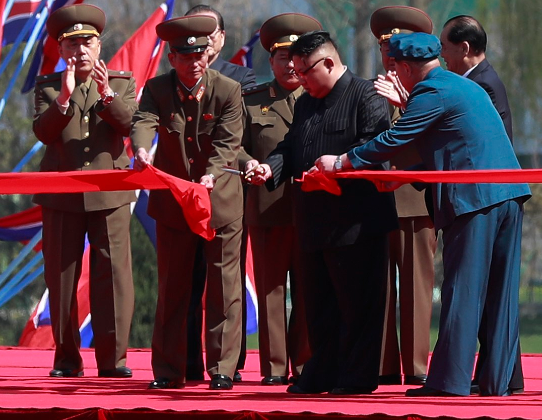 北韓宣稱即將發生的「重大事件」，原來是金正恩13日在平壤市中心為一個住宅建案竣工剪綵。然而，國際社會仍瞪大了眼睛，觀望15日的太陽節，北韓是否會有任何動作。(東方IC)