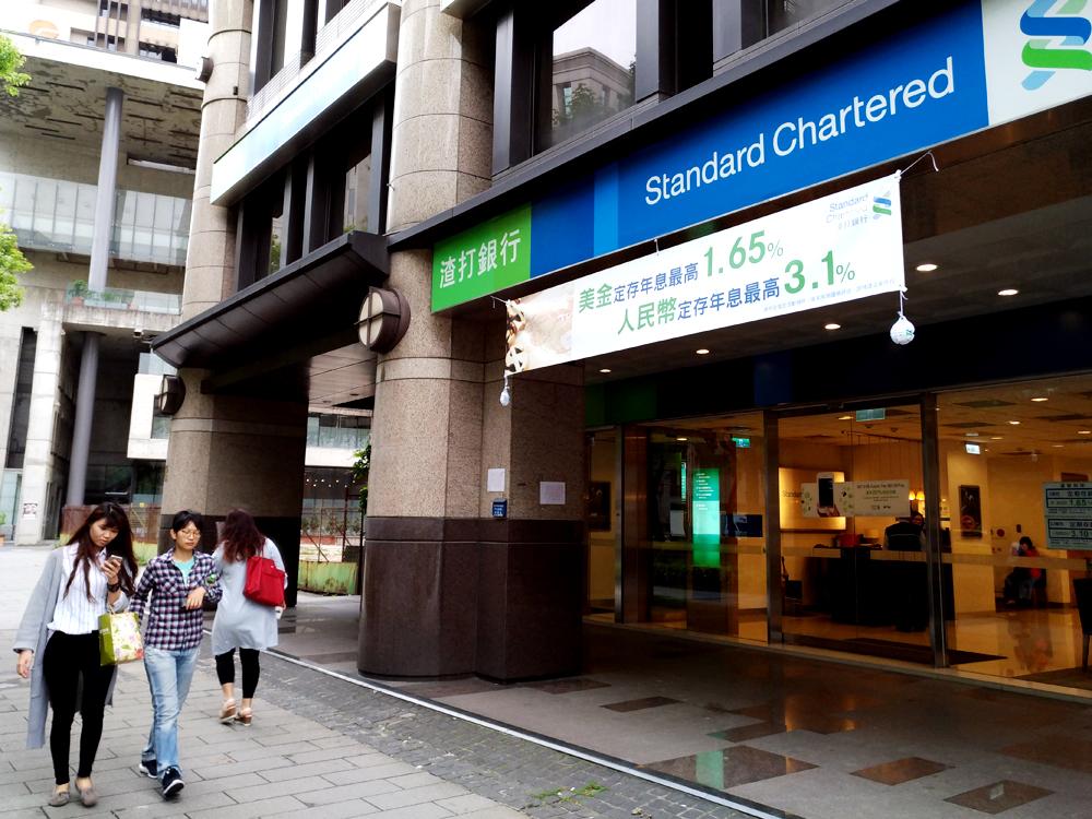 隨美國升息腳步加快,各家銀行紛紛祭出優利定存方案搶市。