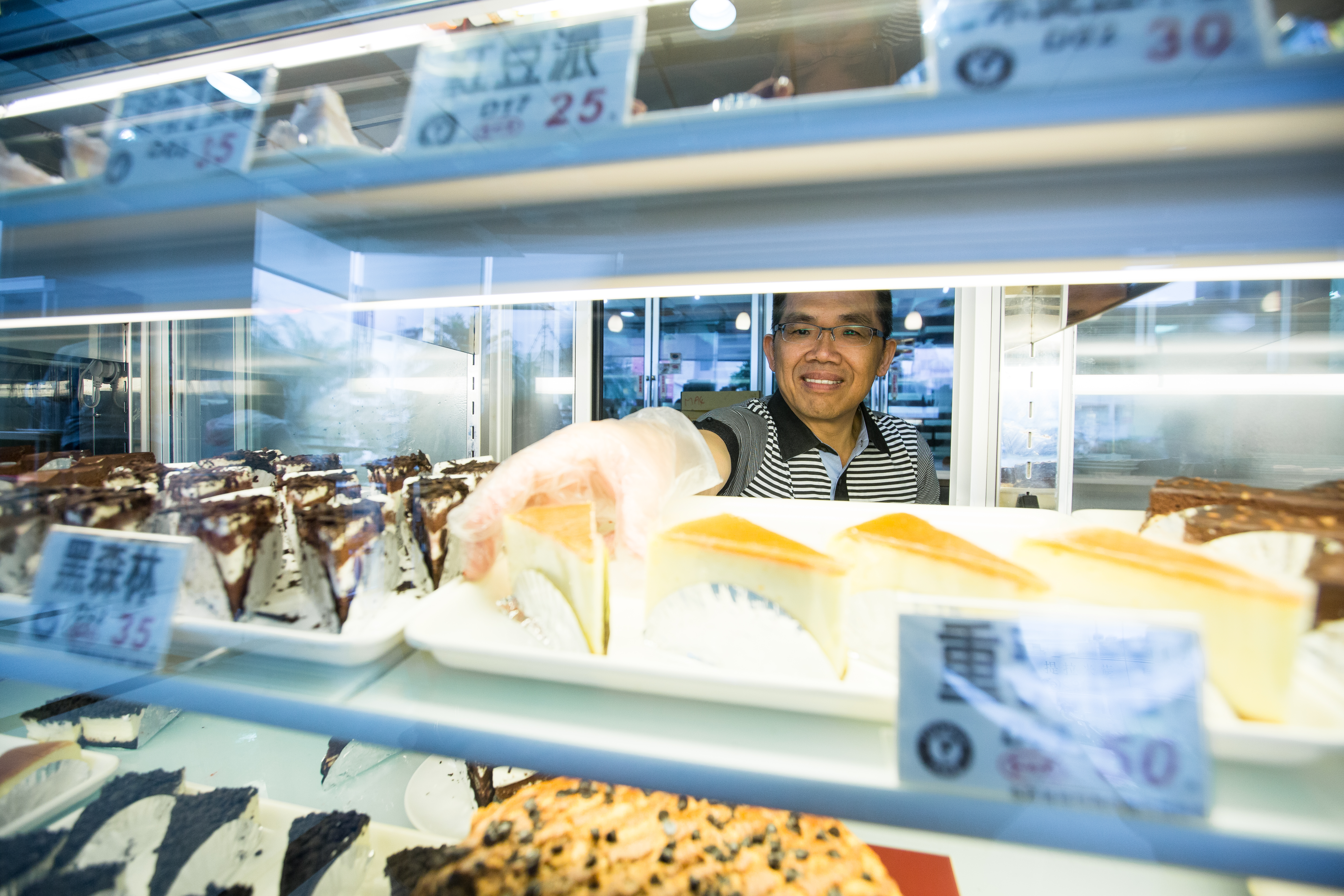 劉敏賢做的蛋糕，避開花俏裝飾，讓客人吃到單純、原味，將目光聚焦回產品本身，也把包裝簡單化，把成本回饋給消費者。