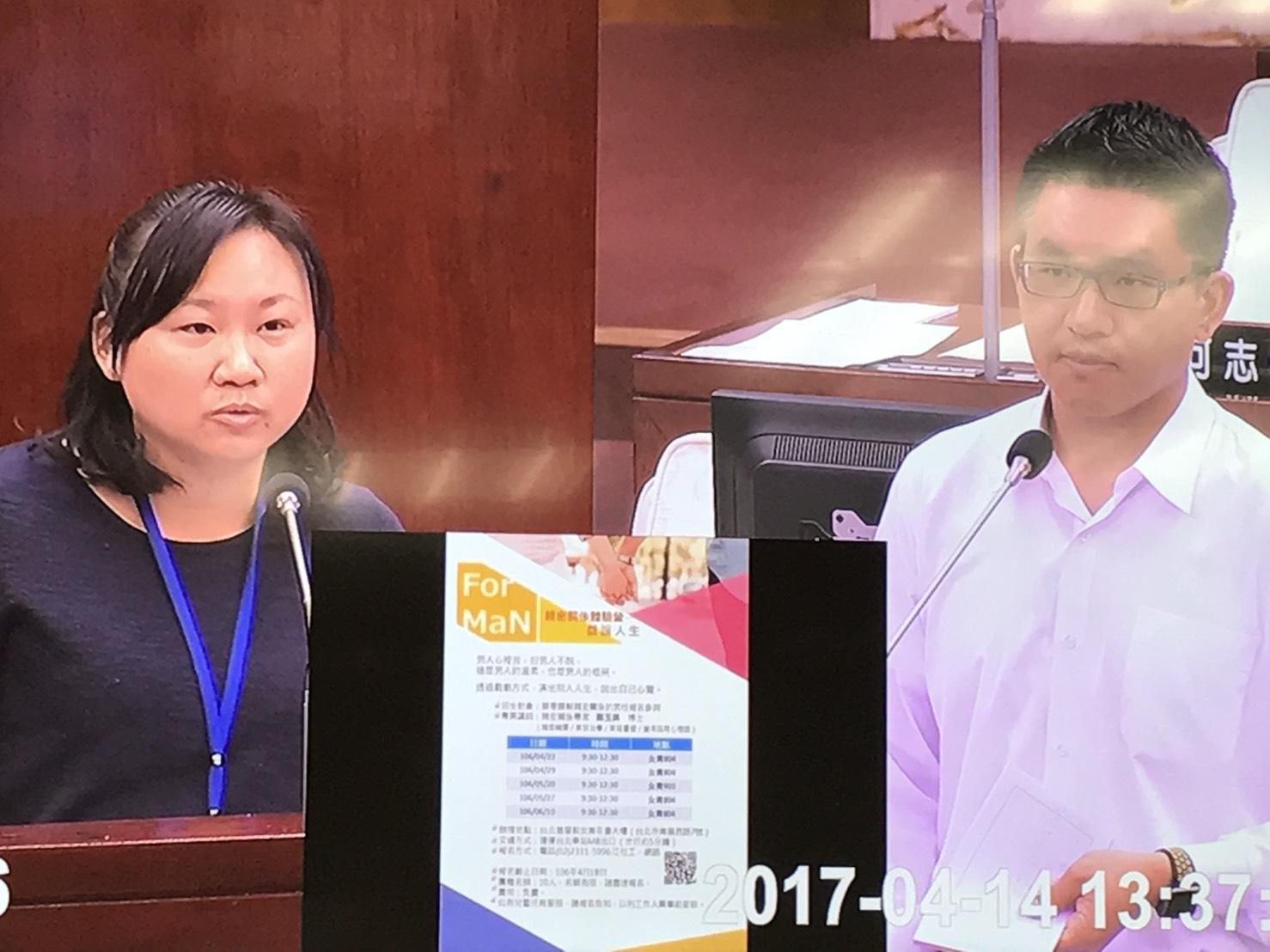 今年初爆出毆打妻子李秀環的台北市議員童仲彥(圖右),在議會質詢家暴議題,遭家暴防治中心副主任陳彥竹(圖左)回:「議員可以主動要求我們服務」。