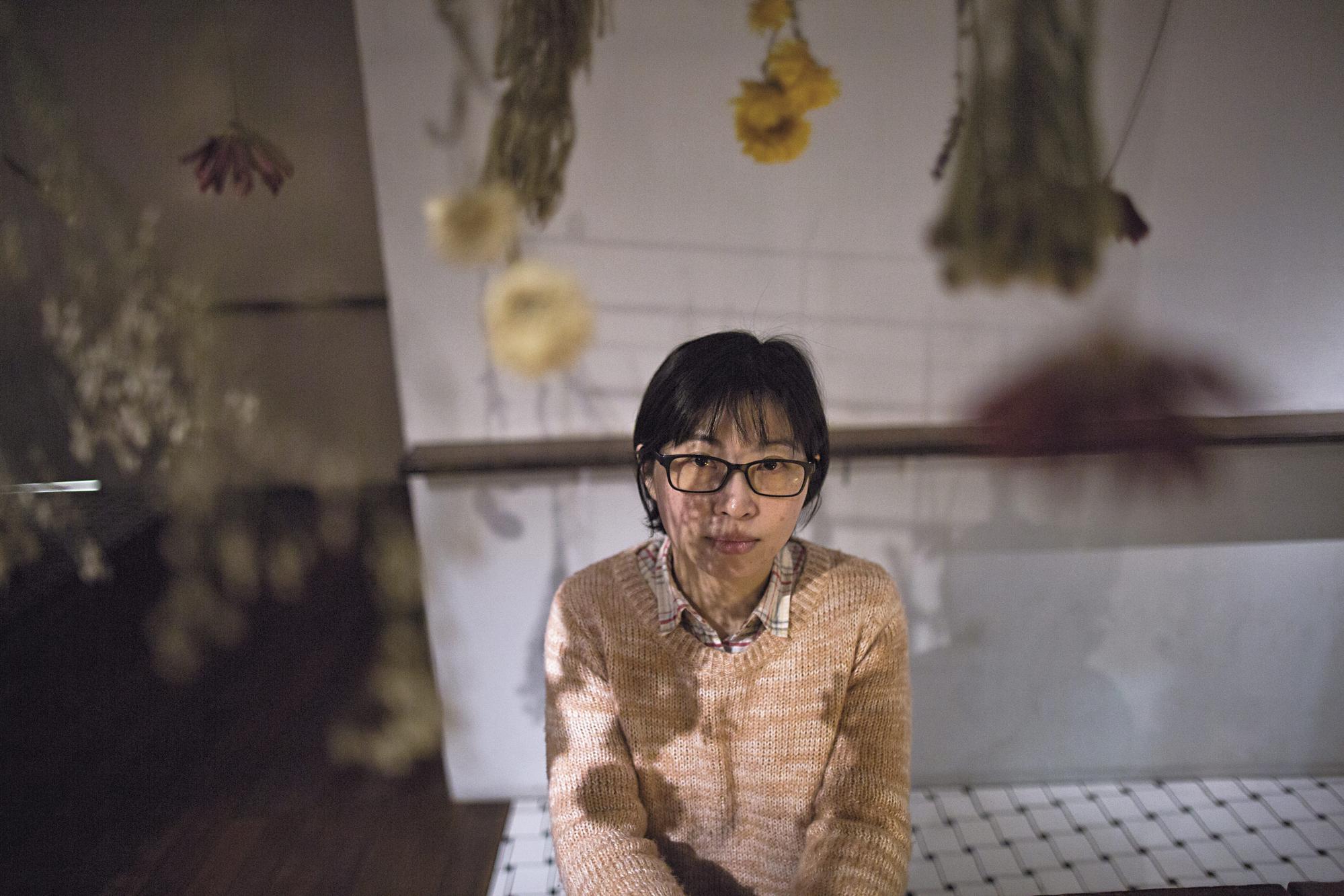 黃惠偵3年前與先生離婚，她說解開母女心結的人，不見得從此就能解開世上所有的結，情感是個相當複雜的結，她還在學習該如何編織與開解。