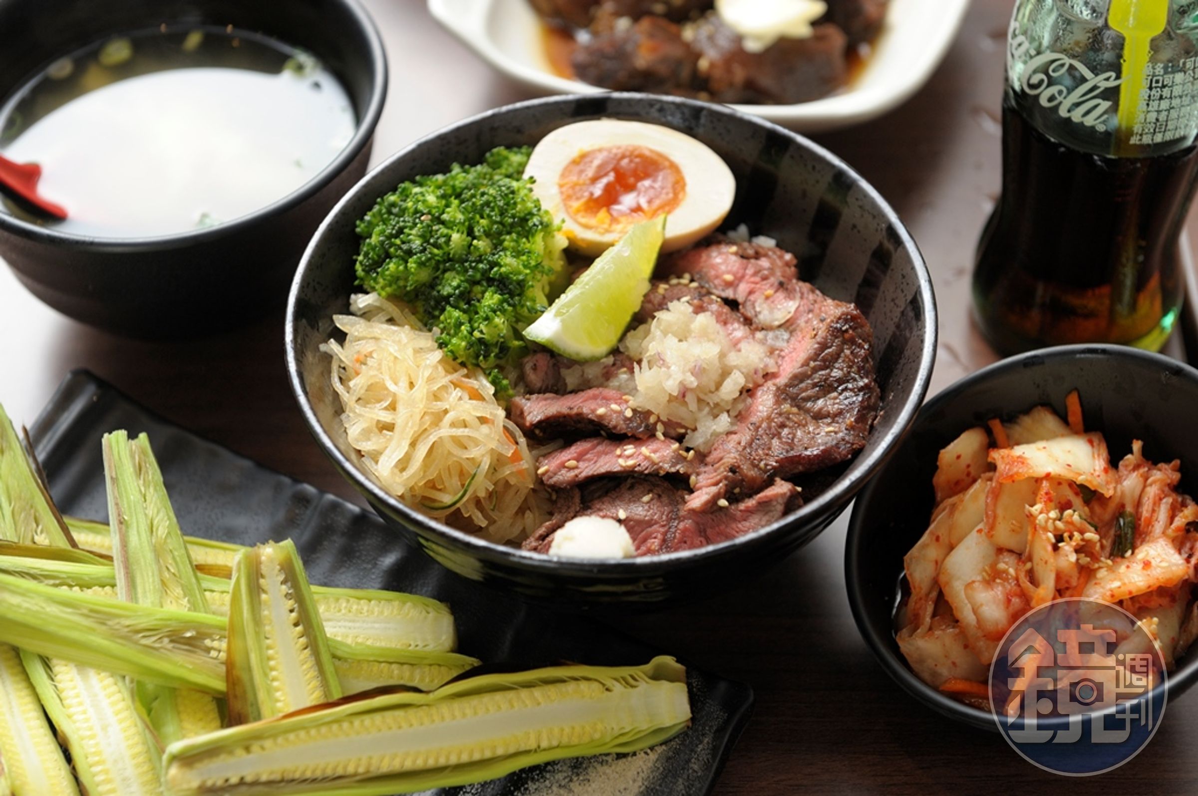 厚切牛排丼（239元／份）是初牛店內人氣最高的單品。