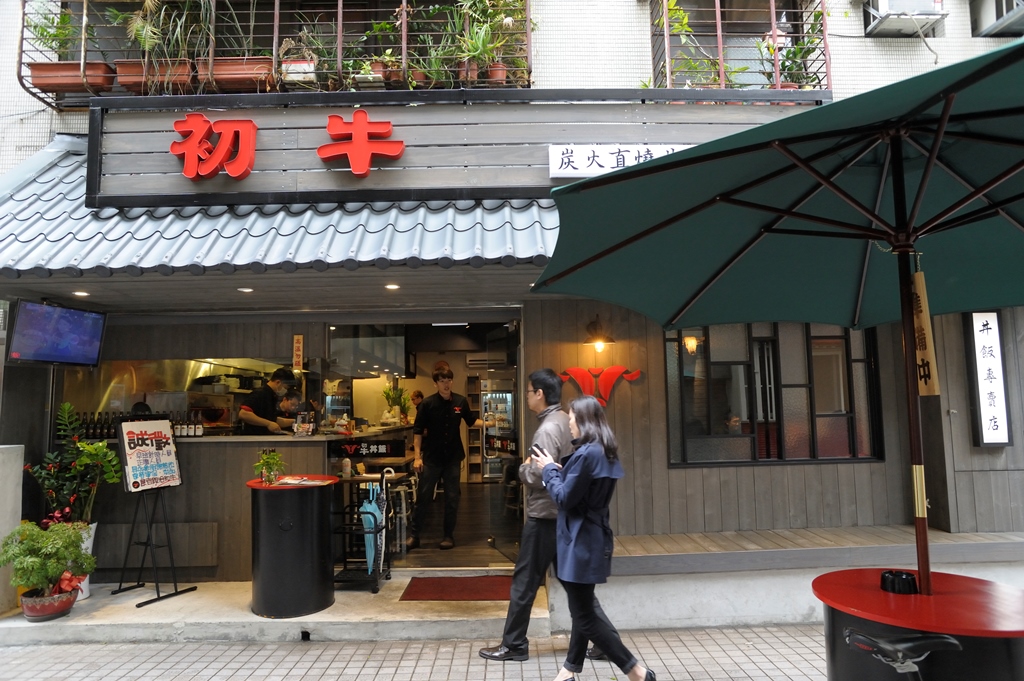 初牛內湖店靠近辦公大樓林立的瑞光路。