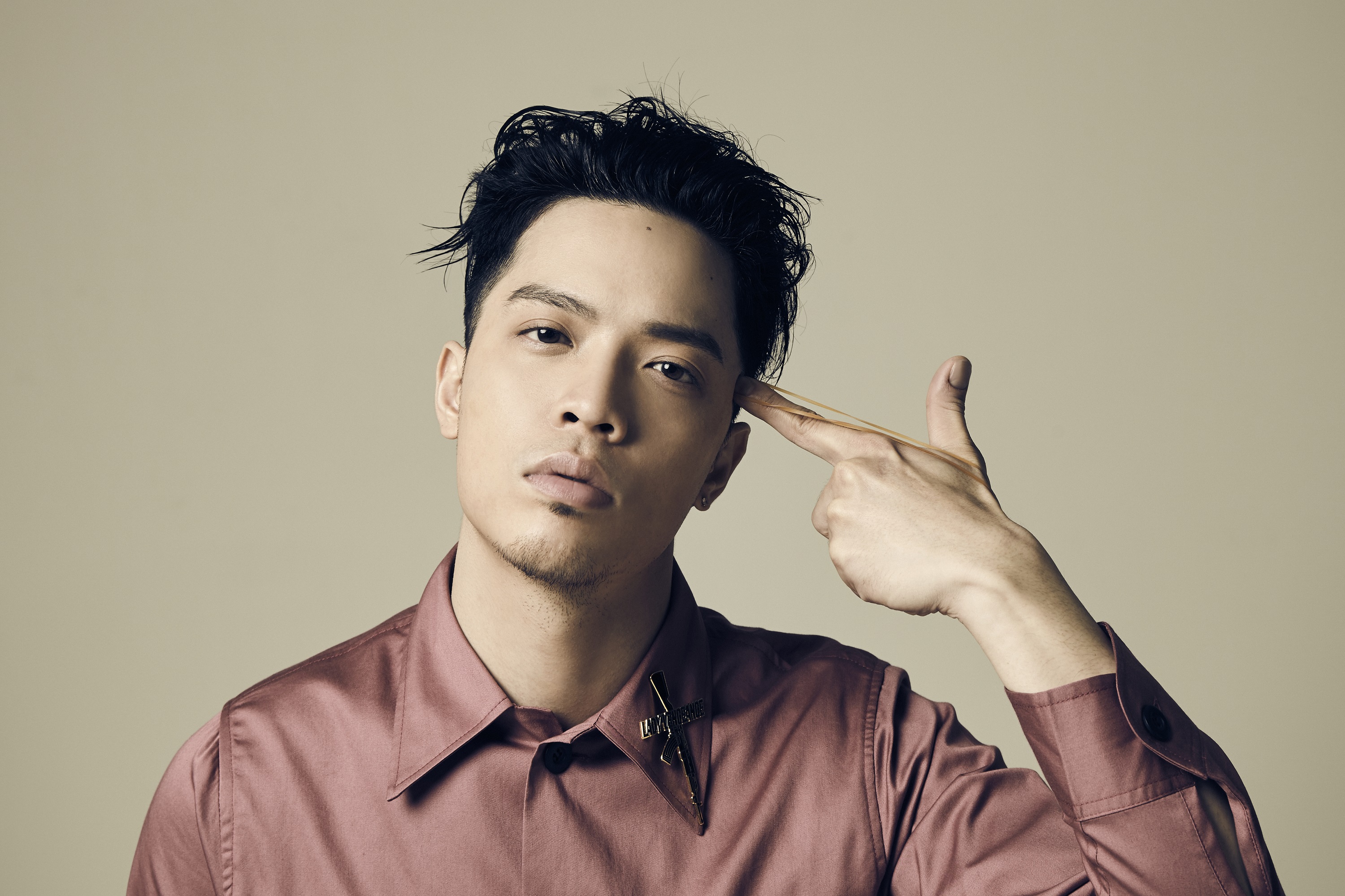 覺得歌壇新人J.Sheon名字不好念？叫他「街巷」就很有親切感。