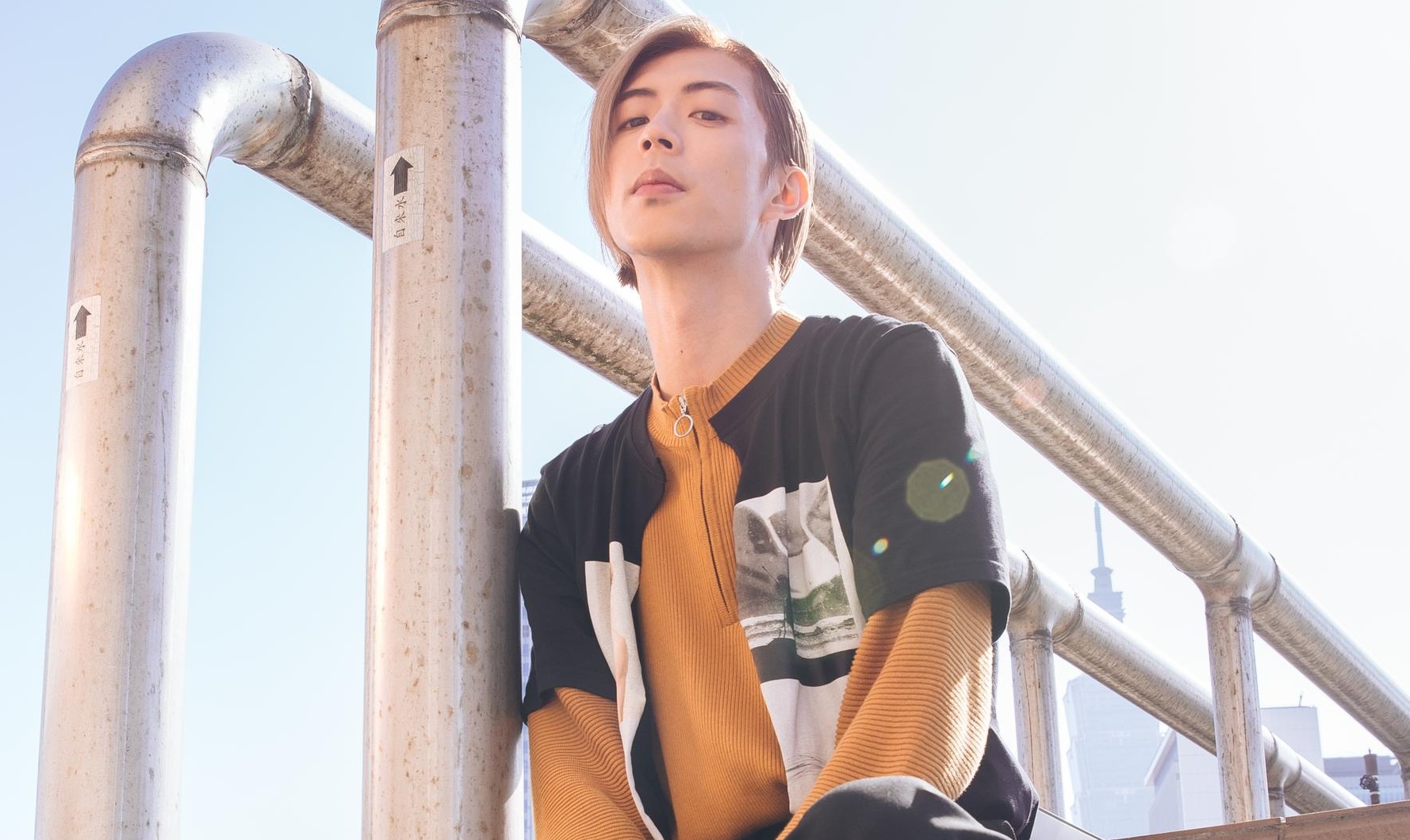 小杰在中廣音樂網主持節目多年，未料14日在剛錄完節目，就接到頻道將走入歷史的消息。