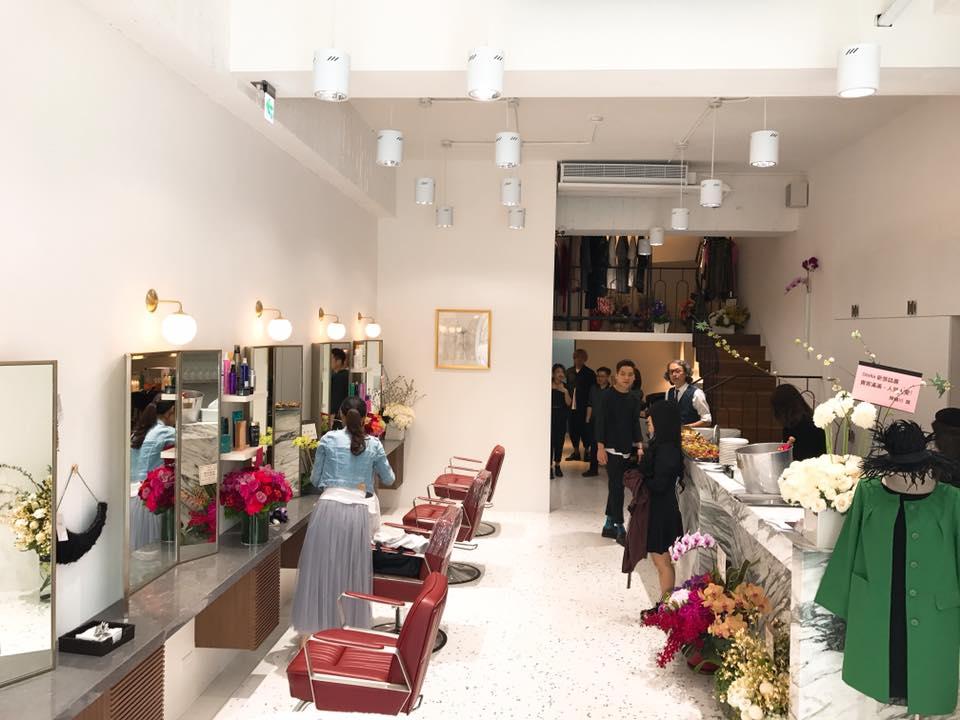 「Stella」除了設計髮型、店內也販售衣服及帽子等配件。