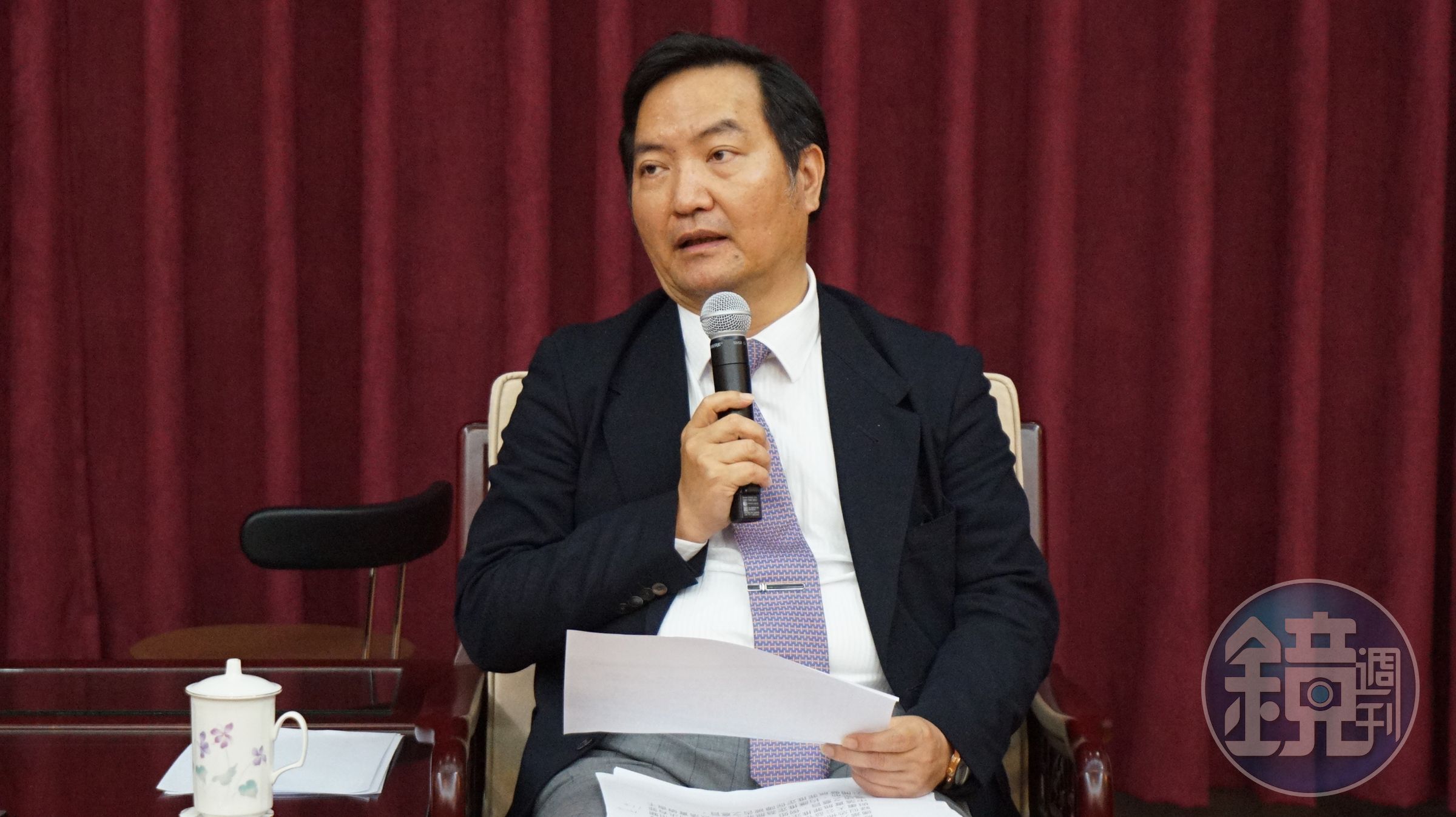 司改國是會召集人羅秉成指出，為落實無罪推定原則，決議建請媒體報導司法新聞時加註警語。