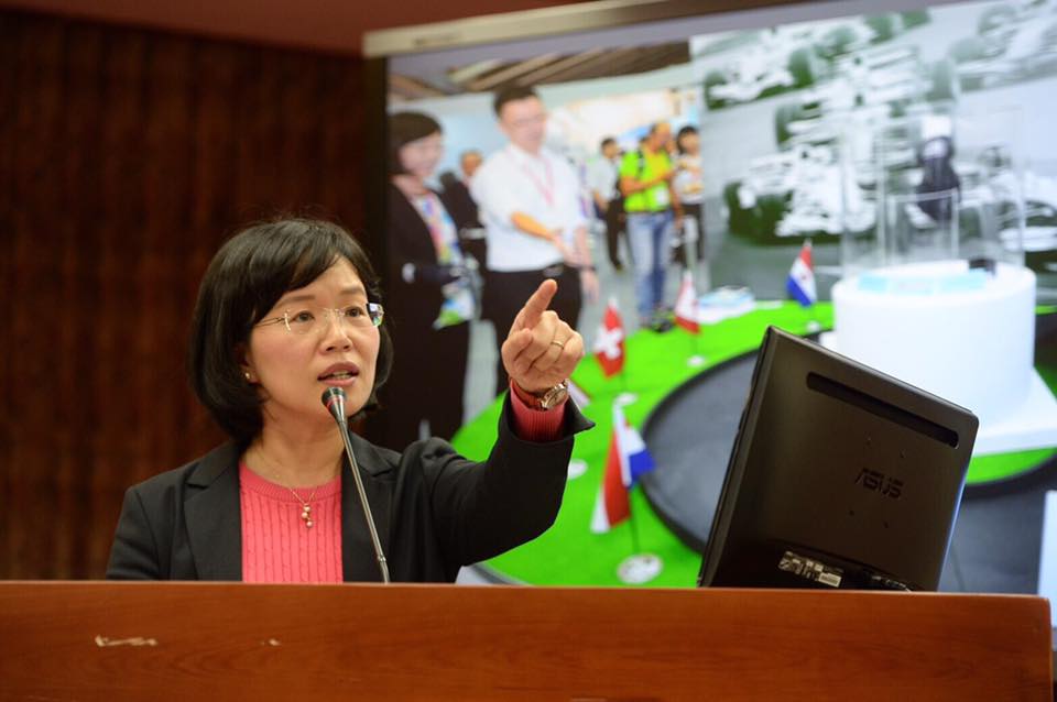 蘇巧慧認為，基於利益迴避與時間分配，政務官不應兼任計畫主持人。