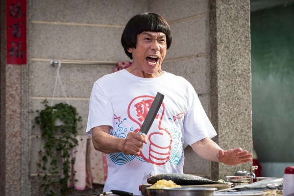 豬哥亮在劇團和歌廳秀中，造就其傳奇的一生。（《大囍臨門》劇照／原子映象提供）