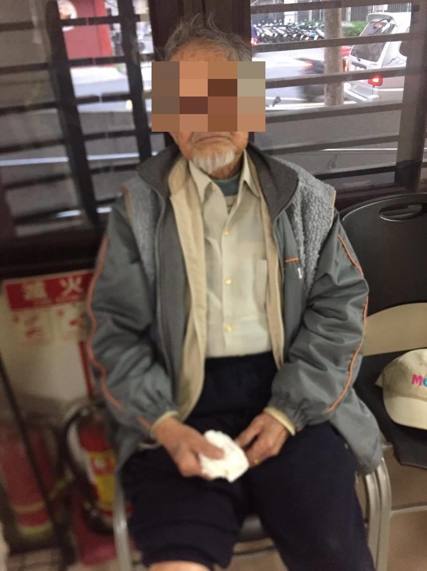 九旬張姓老翁有輕微失智，幸好熱心民眾報警，警方也盡力協尋。
