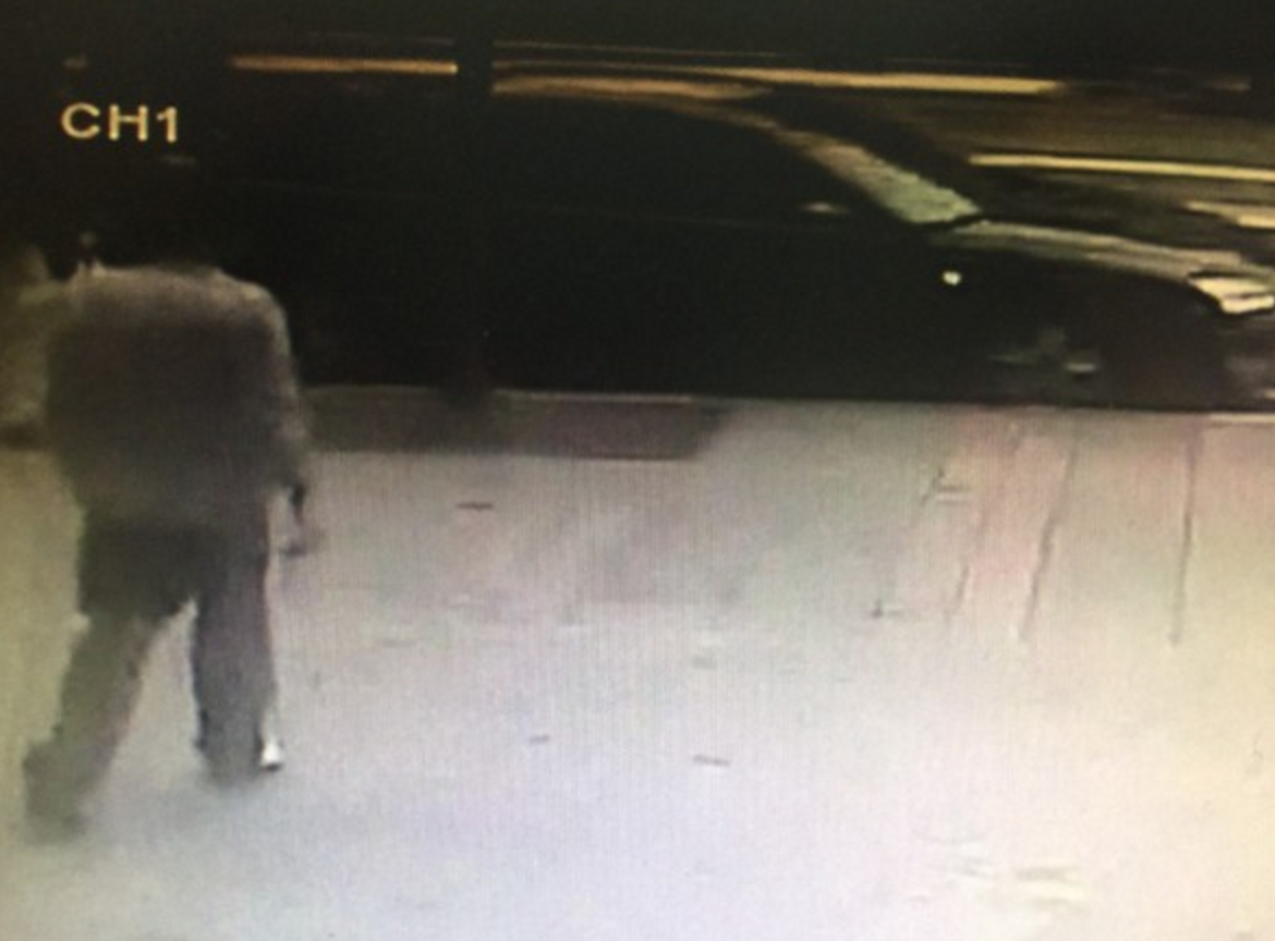 警方調閱監視器，發現案發前後根本只有江女的男友出現在車子周圍，認定江女謊稱自己遭搶。