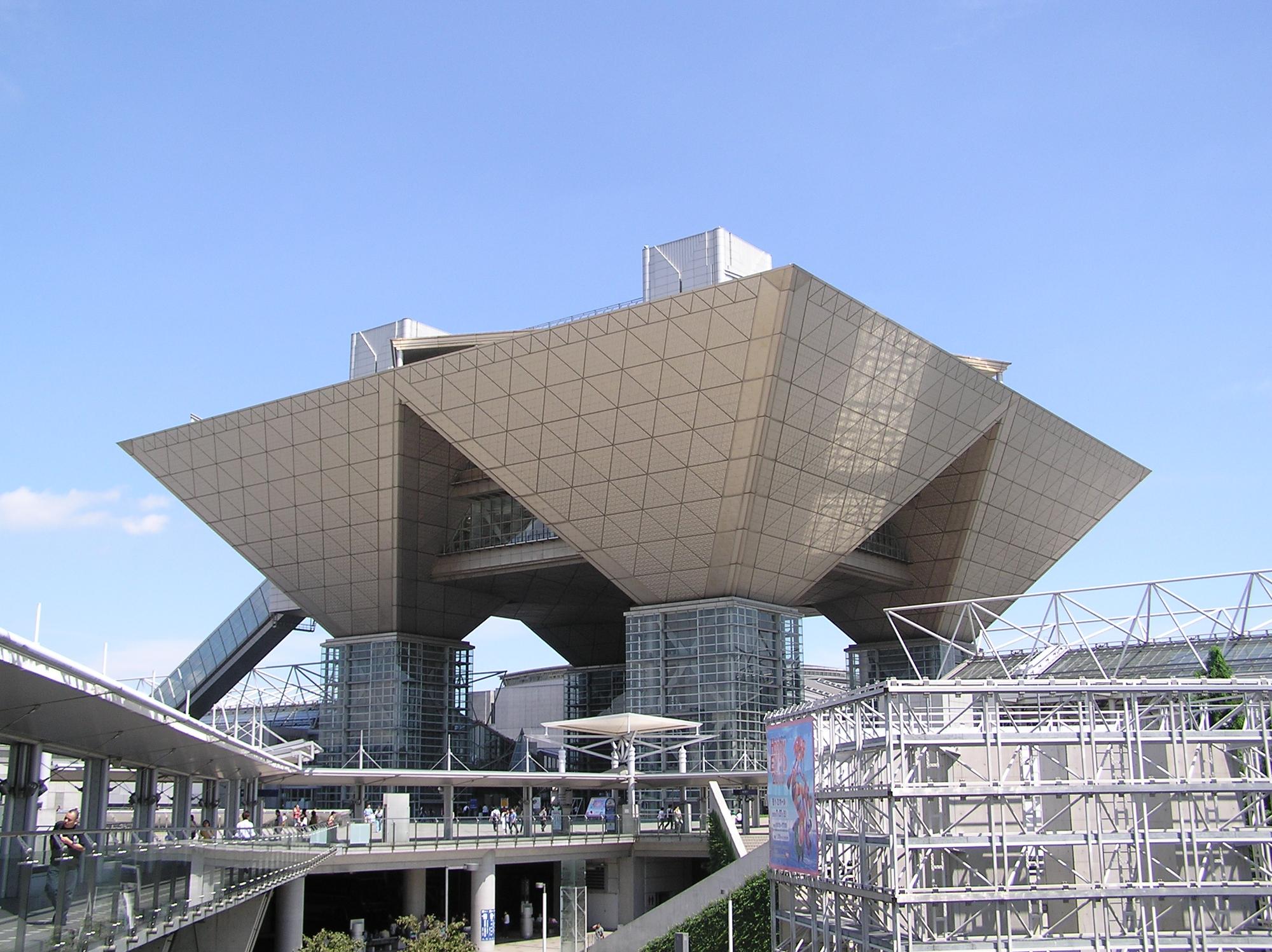 因應奧運，地狹的東京許多場館被規劃成比賽會場，包含每年定期舉辦Comiket的東京國際展覽中心。