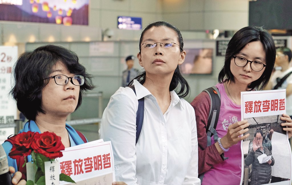 李凈瑜發表公開聲明，砲火熾烈，拳打共產黨，腳踢國民黨，既高調又剛烈，頗有玉石俱焚架式。（達志影像）