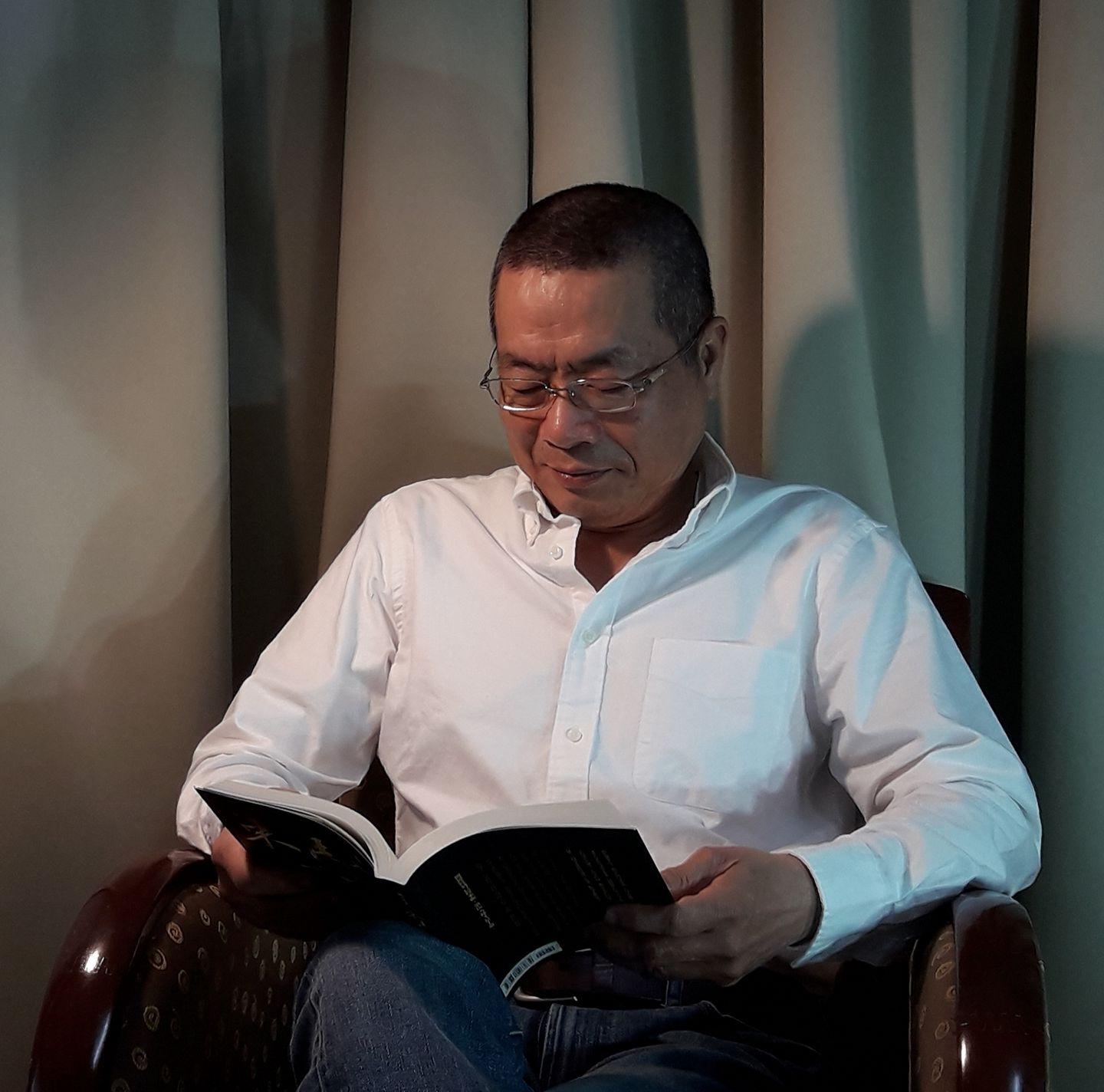 李承龍在臉書上承認:「不瞞大家說(鋸斷銅像的頭)是我做的。」