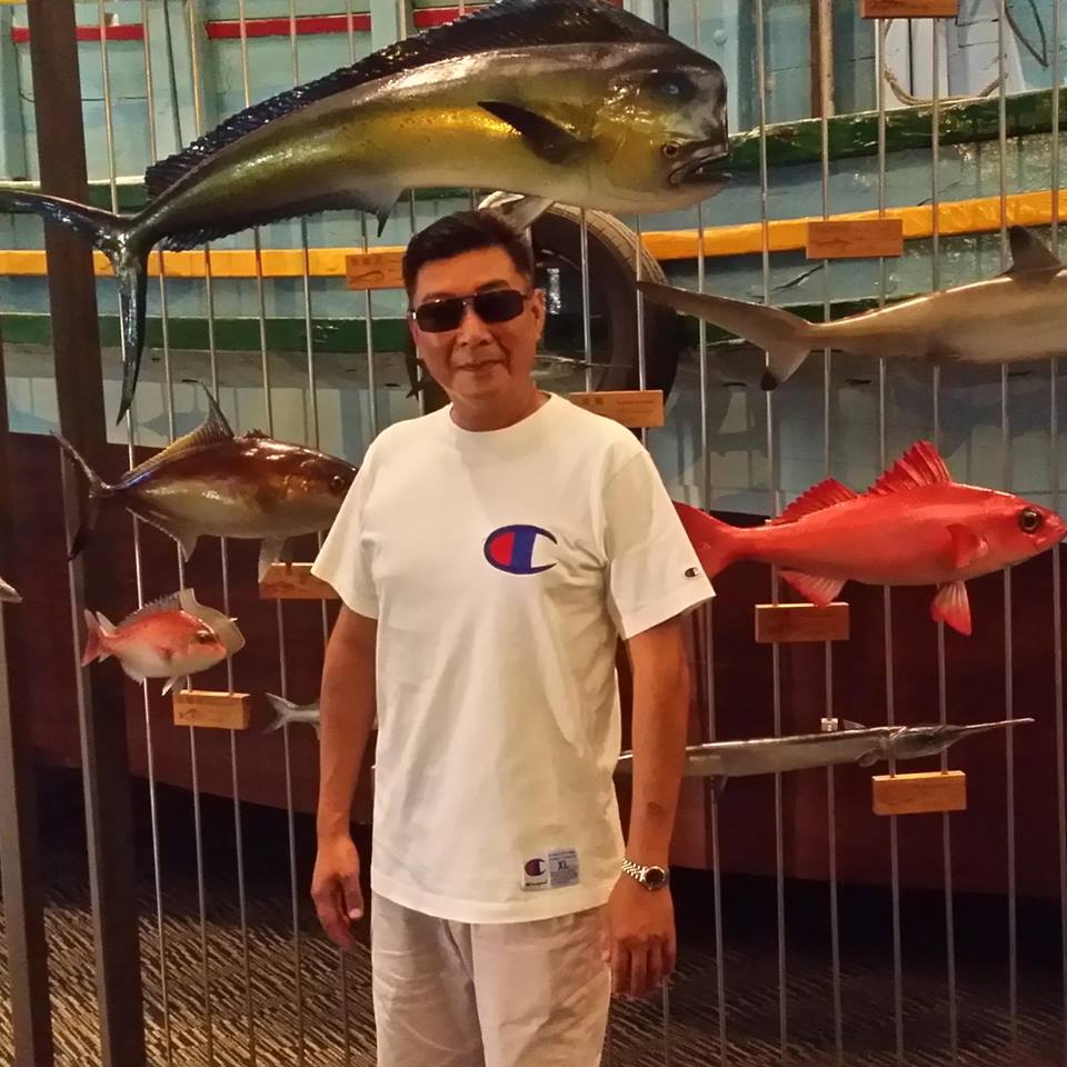 簡員個性認真、開朗樂觀，卻疑似心臟病發而暴斃派出所內。