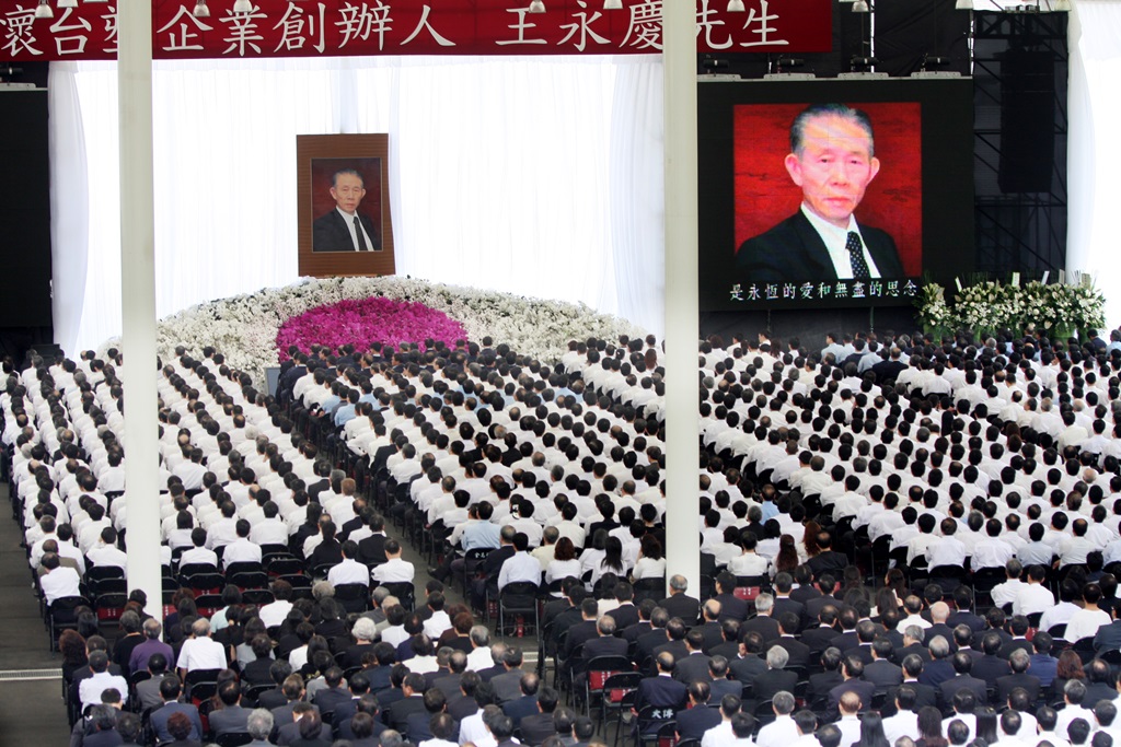 萬安承包多位名人的告別式，其中台塑集團創辦人王永慶就是讓萬安成功打入醫院體系的推手。