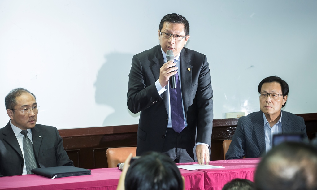 林文亮為國產創辦人林燈之子,去年因復興航空倒閉引發爭議的興航前董座林明昇(圖中)為其姪子。