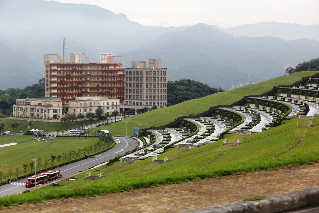 基隆擁恆文創園區既是亞洲最大墓園，也是親子假日休閒景點之一。