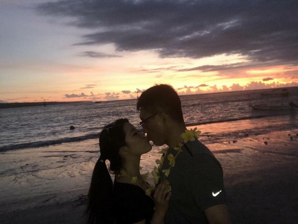 邱薏在臉書貼出與童仲彥的親密出遊照，引發軒然大波。（翻攝自臉書）