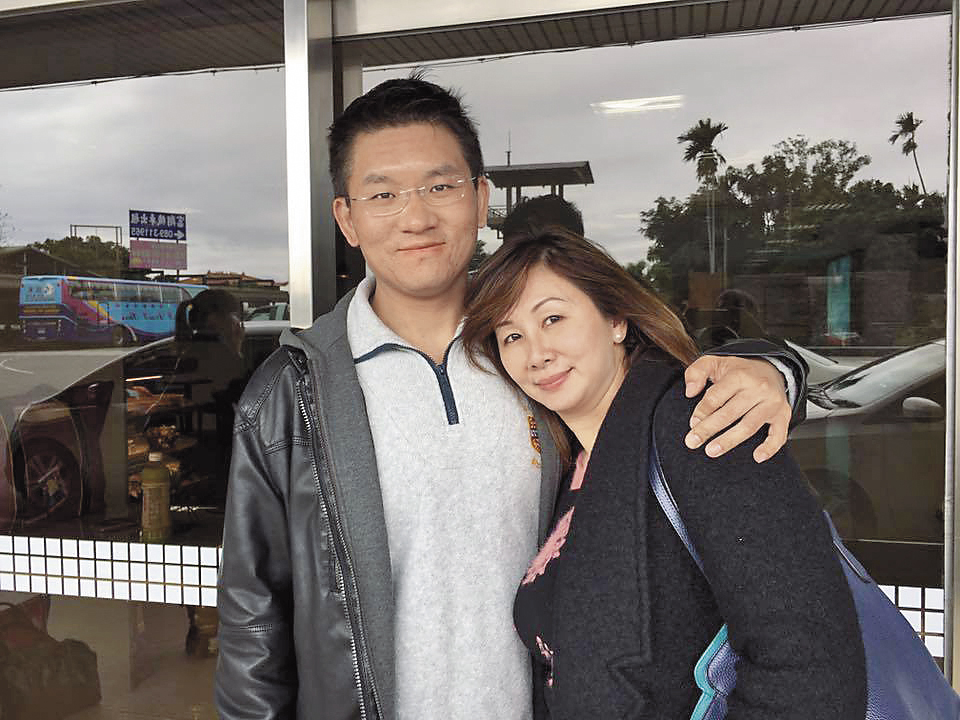 童仲彥的妻子李秀環指控童家暴，2人目前正在談離婚。（翻攝自臉書）