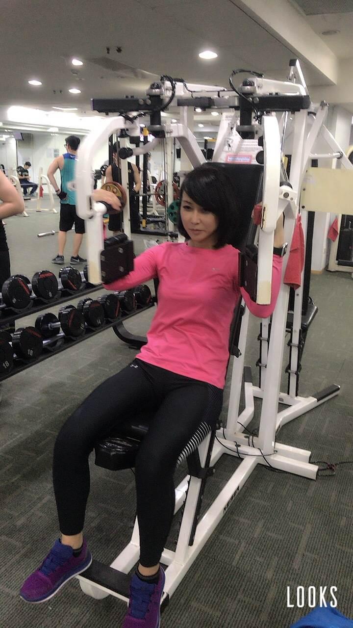 邱惠美與童仲彥分手後積極健身,也全力衝刺咖啡店的生意。