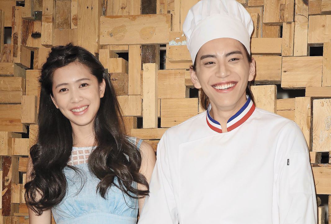 王大陸（右）和劉奕兒（左）因合作《排球甜心》結緣，雖然2人從未承認交往，但曾互相透露對彼此有好感。（東方IC）