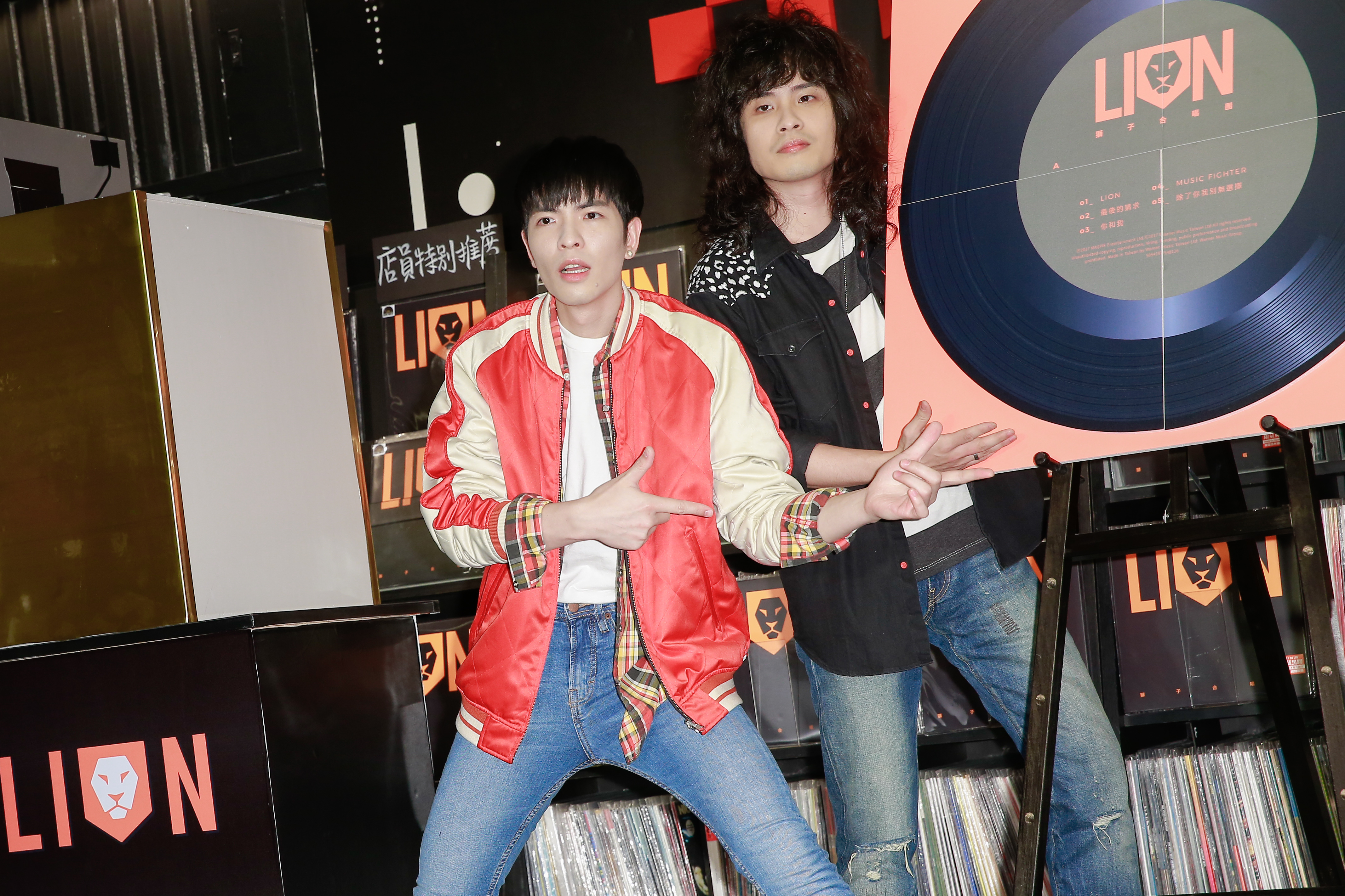 蕭敬騰和獅子合唱團推出黑膠唱片珍藏版。