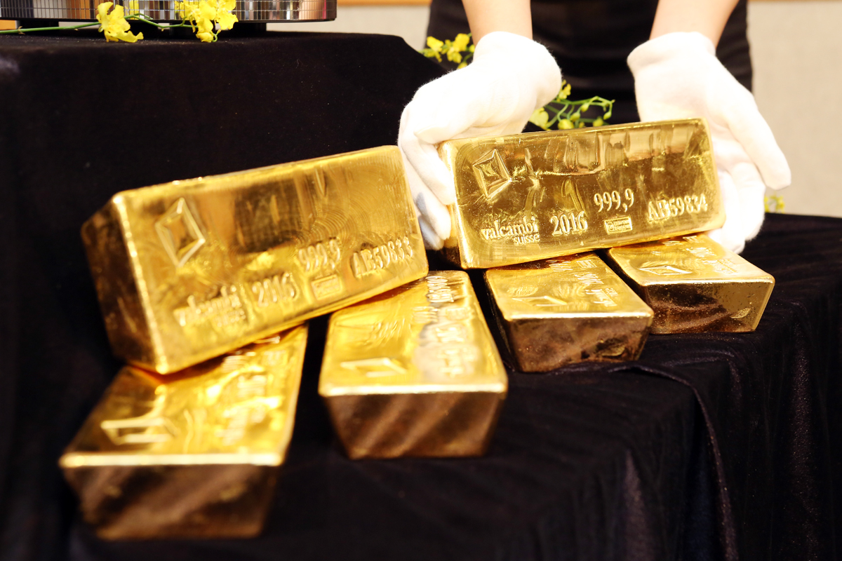 金價在短短一週內飆漲至每盎司1,289美元的近5個月新高價位，市場也喊出黃金上看1,300美元。