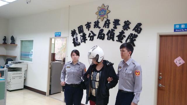 廖姓女子胸罩藏毒,因肢體動作不自然被警方識破