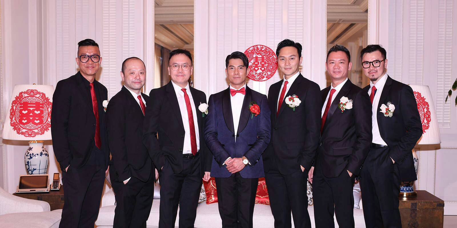 郭富城與友人在婚禮上合影，左起譚國政、沈嘉偉、圈外朋友、城城、Chi lam、sunny 、jack（演出唱會監製）。