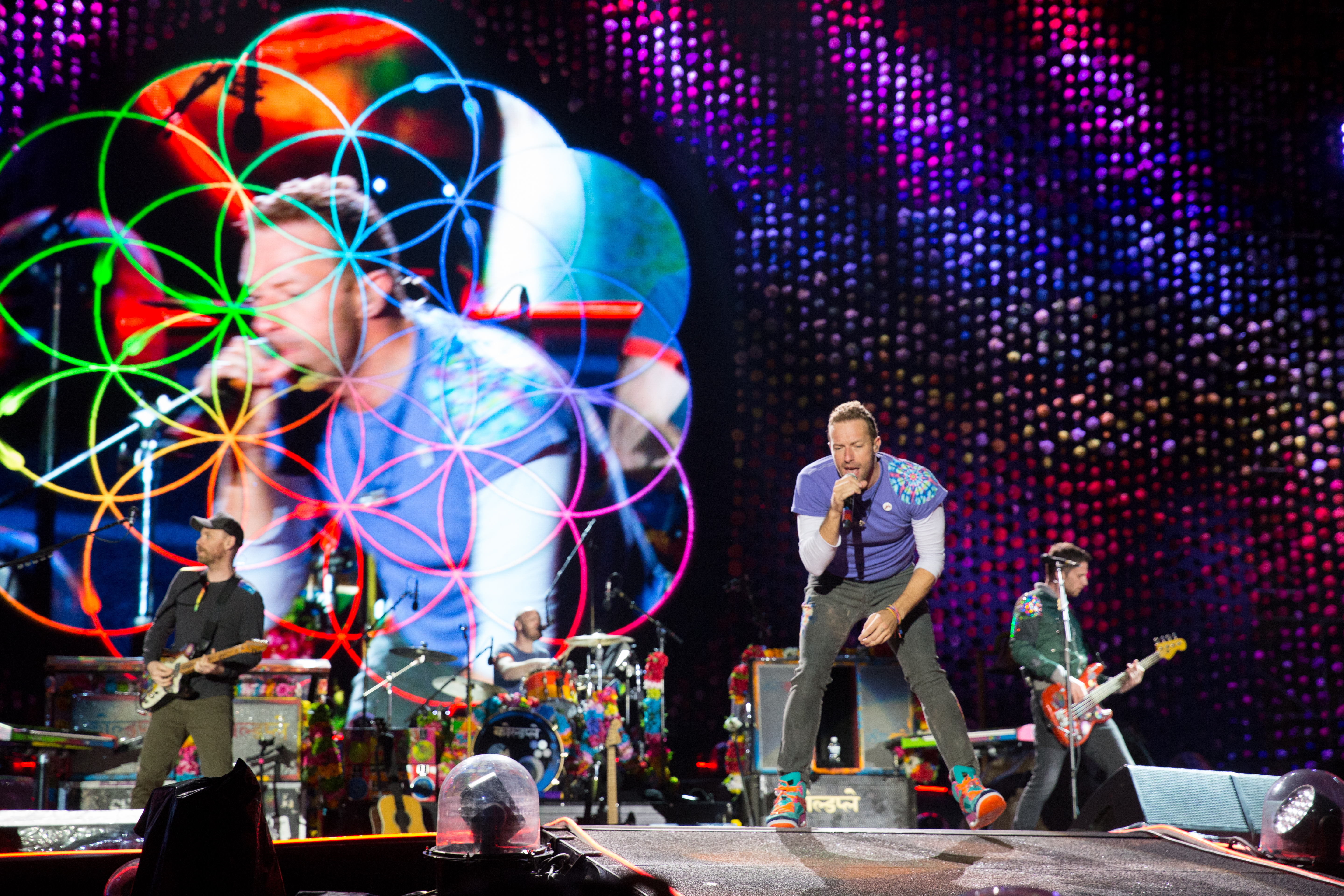 英國樂團Coldplay出道20年，今年舉辦亞洲巡迴演唱會，唱遍台灣、韓國與日本等地，場場爆滿。（攝影：蕭志傑）