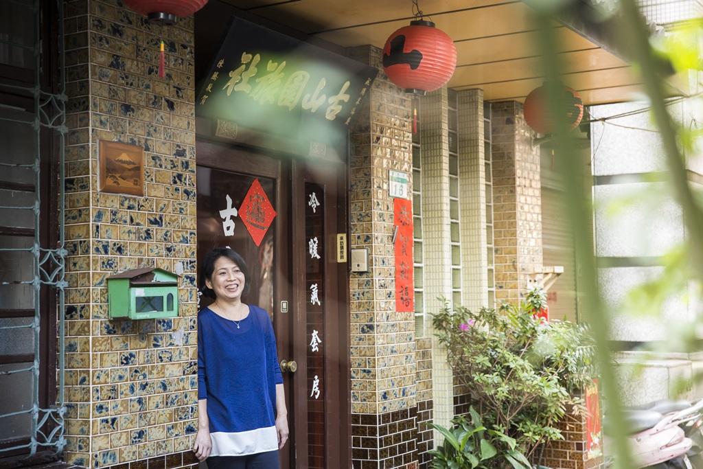 古山園老闆娘陳鈺璇自十多年前接手這間旅社，她笑說，當初自己也不敢走進來。