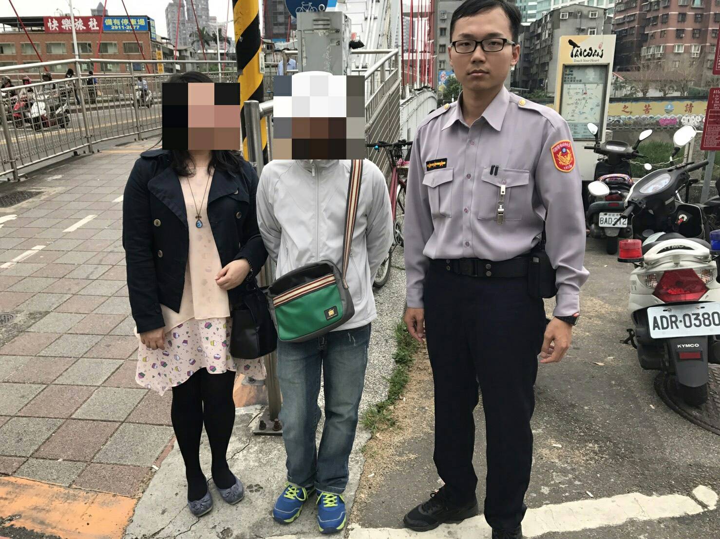 員警研判姚男可能在河堤附近徘徊，因此趕緊拉著男子的姊姊展開地毯式搜索找人。