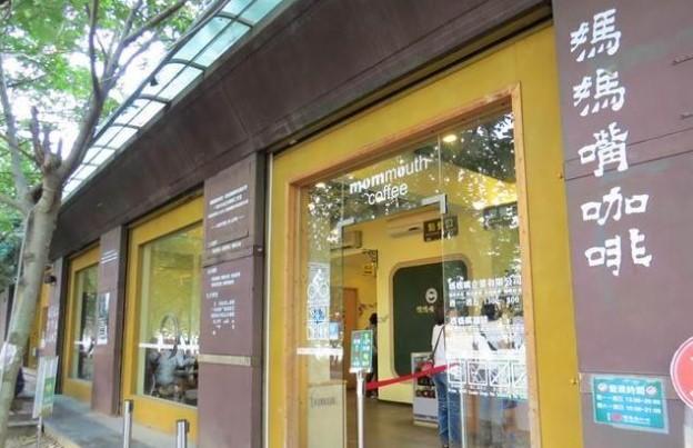 犯下媽媽嘴雙屍命案的謝依涵逃過一死,媽媽嘴咖啡店人潮依舊。