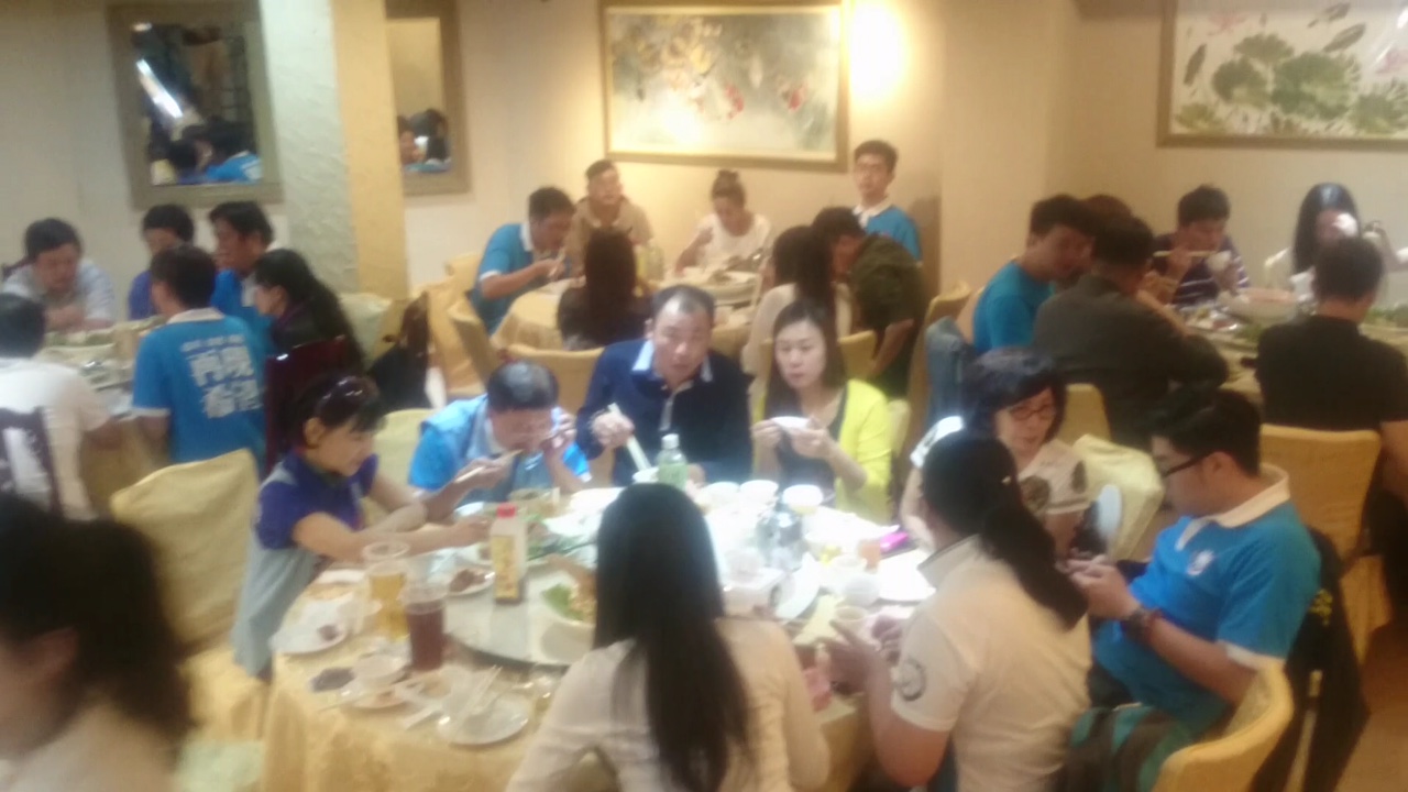 洪秀柱宴請黨代表，在國民黨中央附近新利餐廳地下一樓包場，有違她的庶民路線。