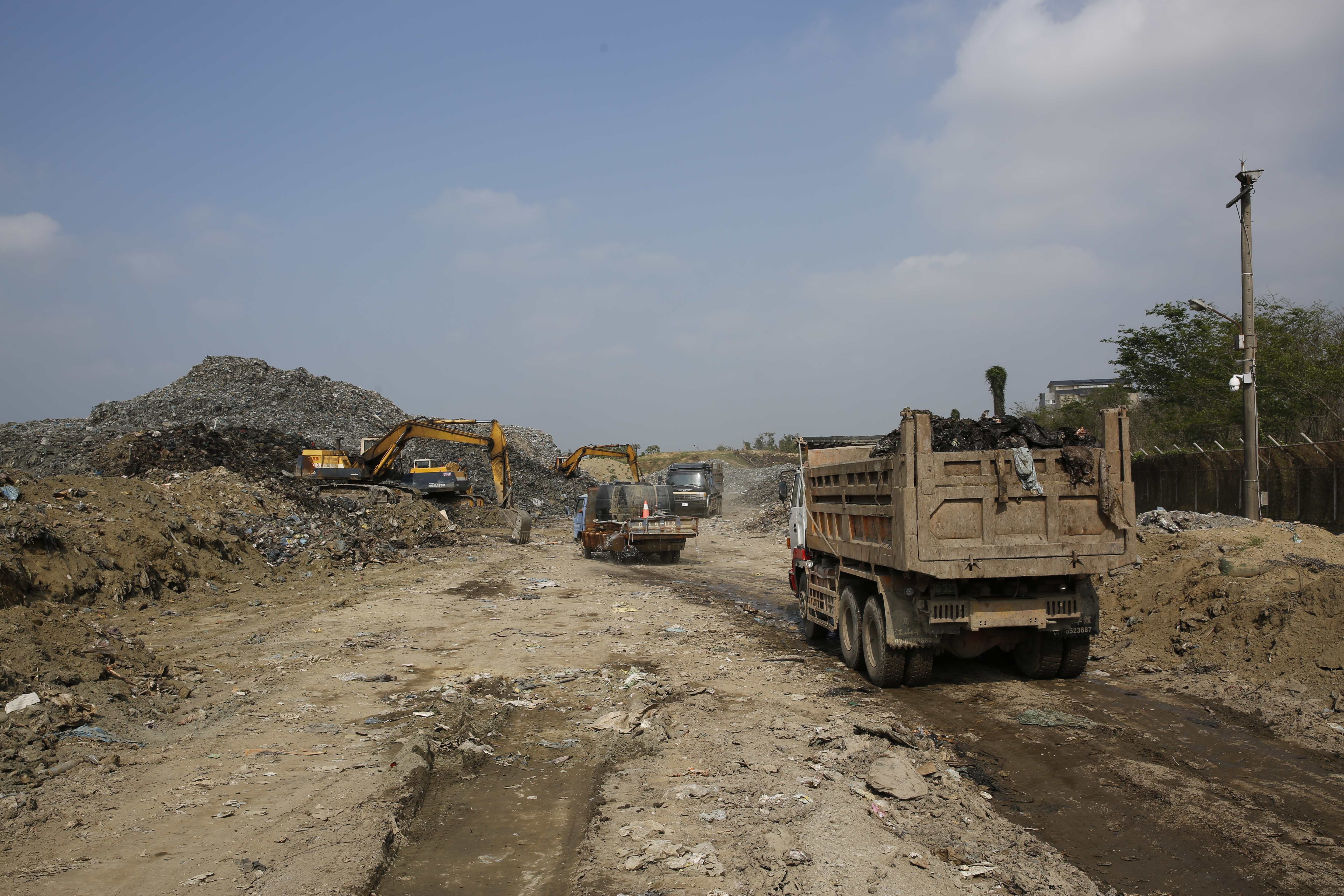 高市環保局打算將現有路竹垃圾掩埋場，規劃成焚化爐底渣再利用機構，礙於經費問題，只能簡易設置，成了環保隱憂。