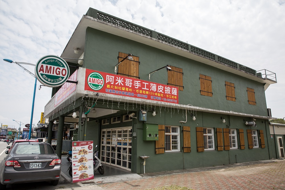 阿米哥手工薄皮披薩Amigo Pizza因平價料多，受到花蓮在地人推崇，用餐時間常一位難求。