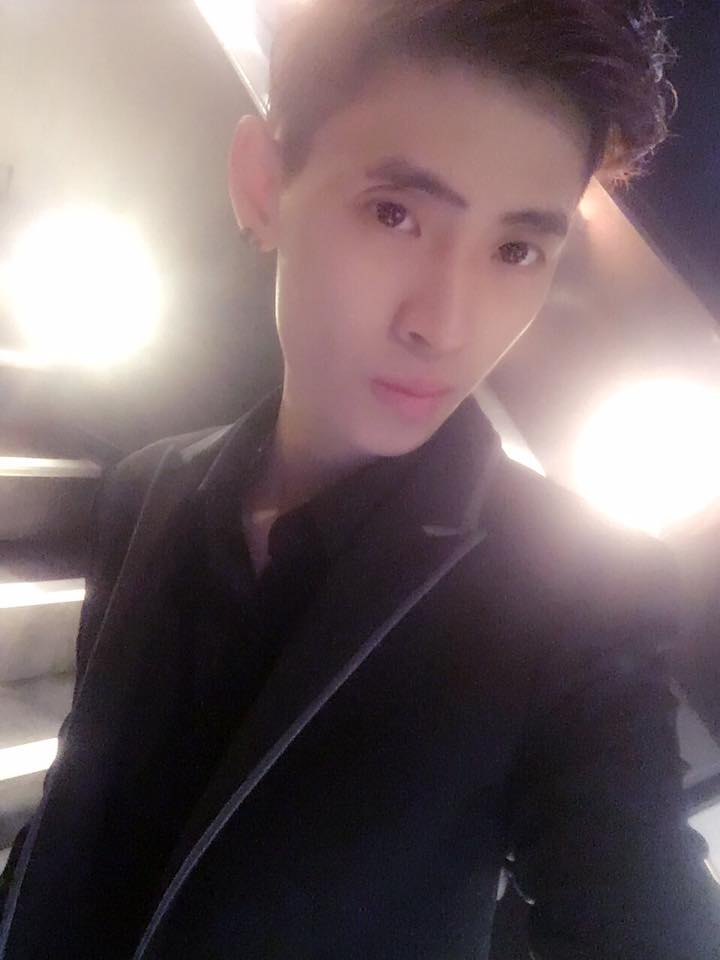 簡雨新在臉書上照片有如韓系花美男,還用各種手段擄獲少女芳心,藉以牟利。