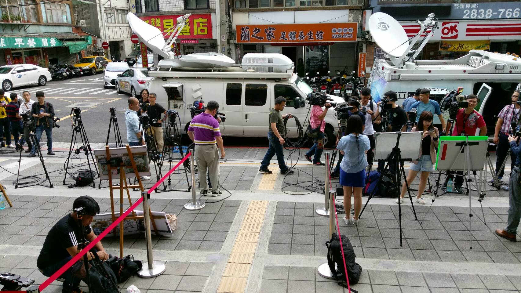 媒體大陣仗守候江蕙，結果撲空了。
