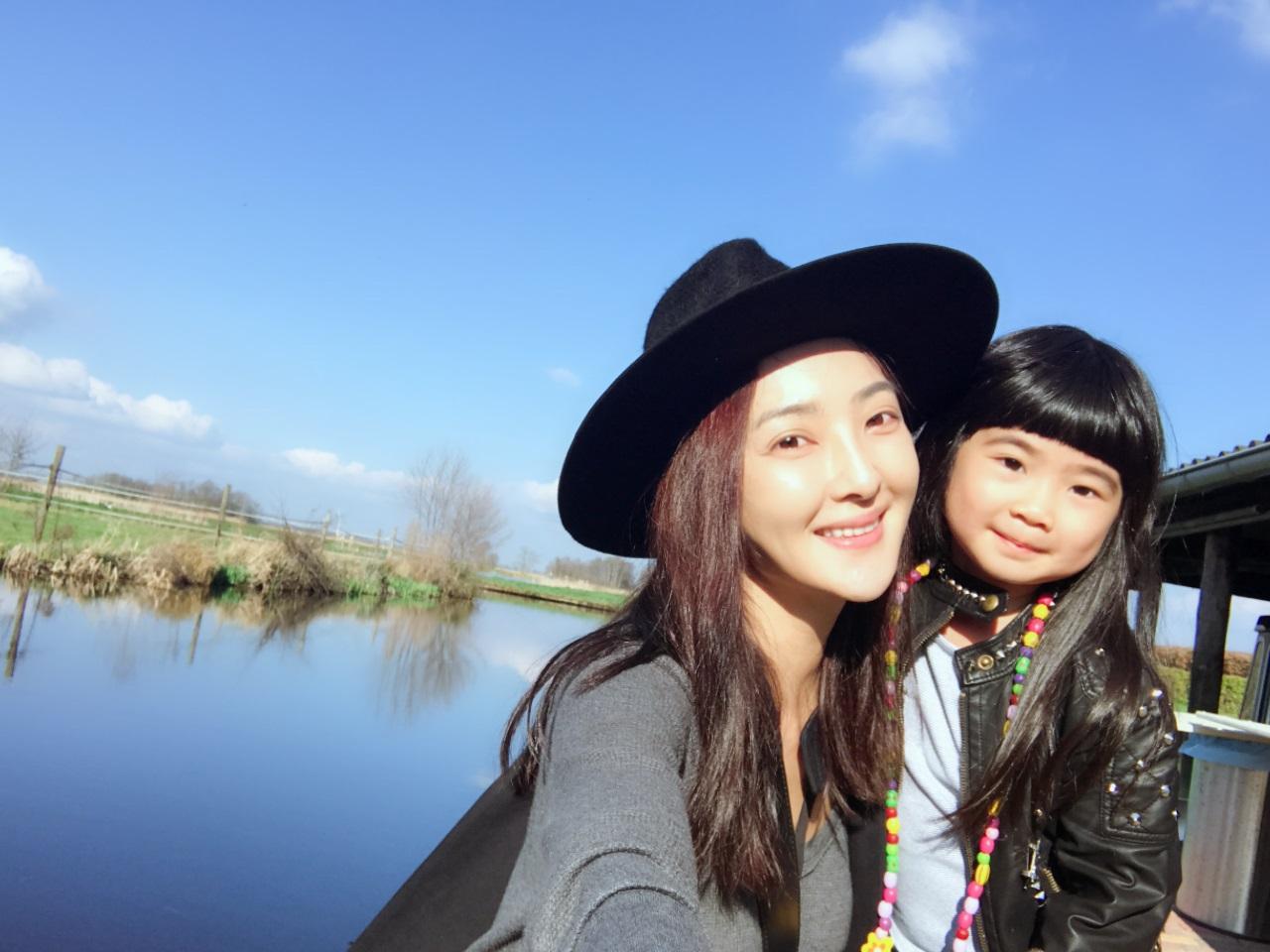 牡羊座的吳速玲最愛到處趴趴走，日前才和女兒Grace跑去荷蘭旅行，說是要給自己的生日大禮。