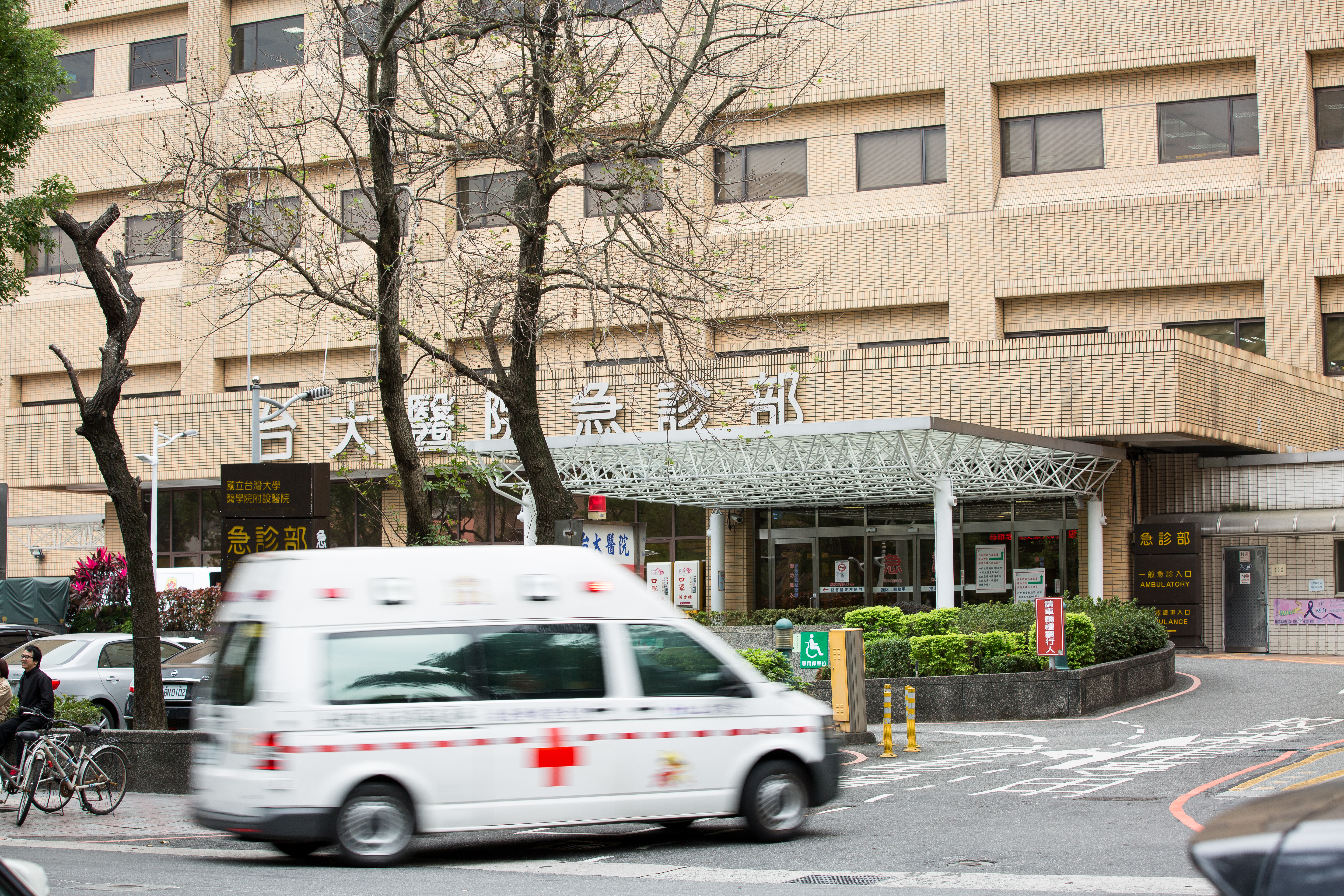 衛福部統計，2016年全國醫療暴力事件通報數為294件，較2015年214件增加80件、37％，其中言語暴力約佔6成比例。 