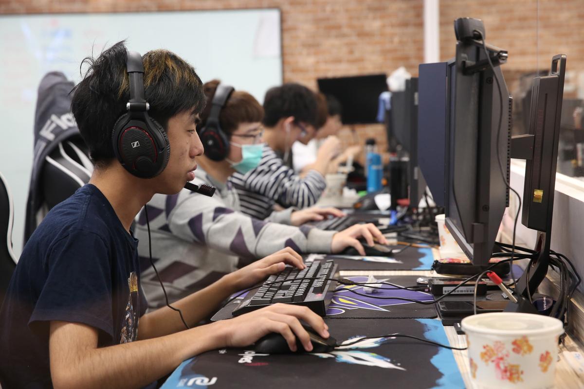 要培育一名優秀的電競選手並非易事，全大運或許能幫助戰隊從大專院校比賽中挑選有潛力的選手。（閃電狼選手畫面，攝影：賴智揚）