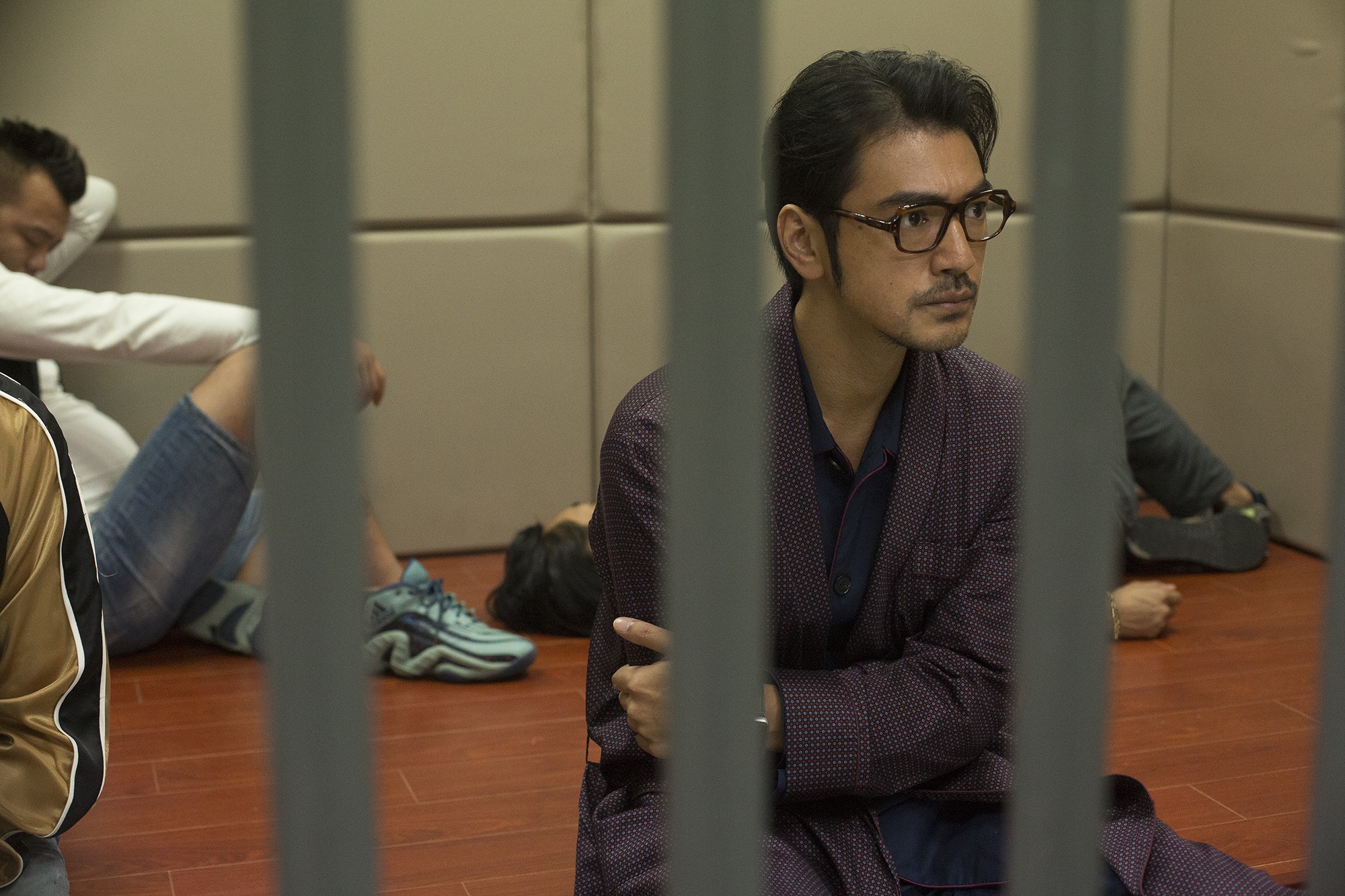 金城武戲中為愛入監，連穿著睡衣都有型。