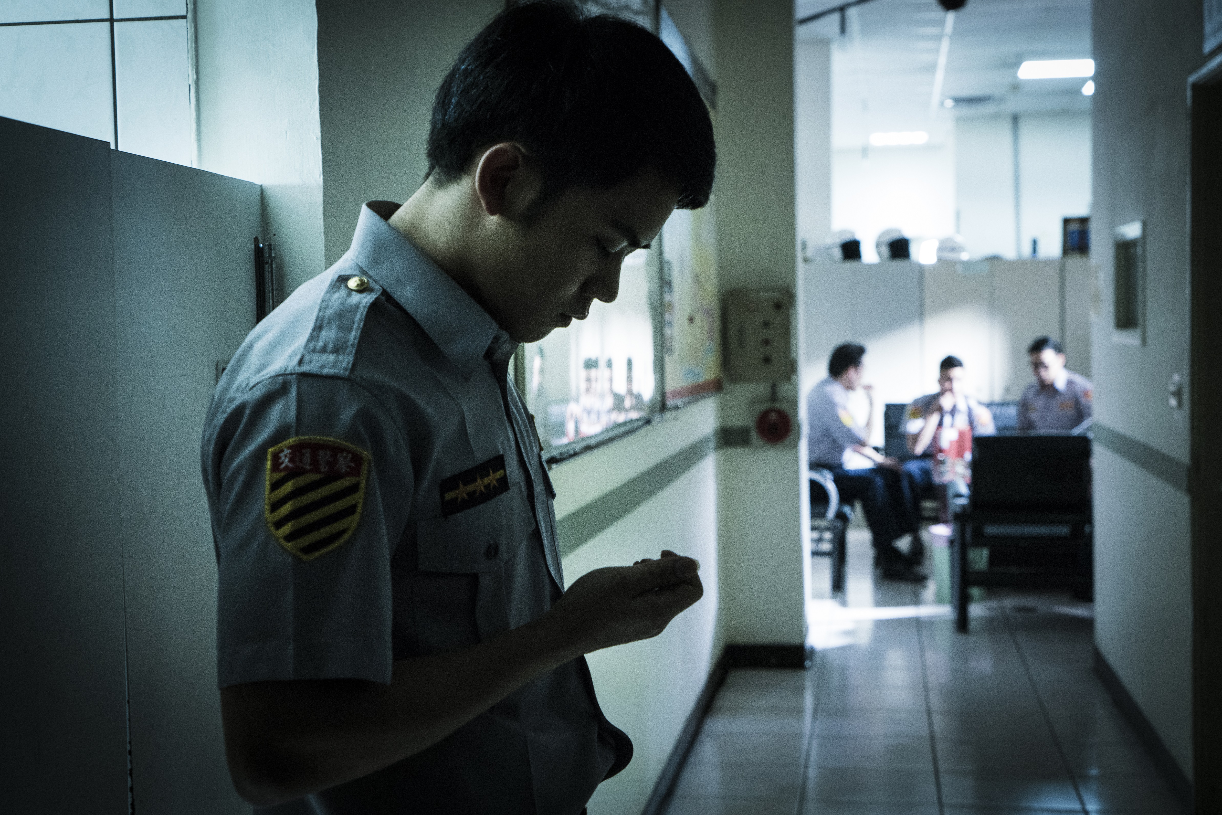 劇中李淳演警察,覺得最難演的,也是警察的平凡日常。
