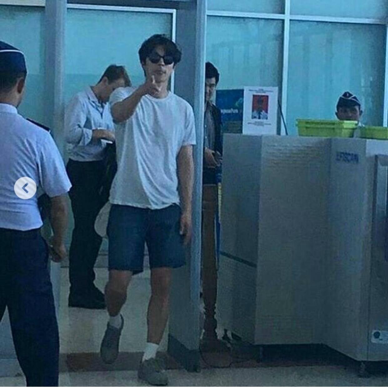 孔劉日前赴印尼龍目島度假，4月20日被粉絲他返韓的身影。
