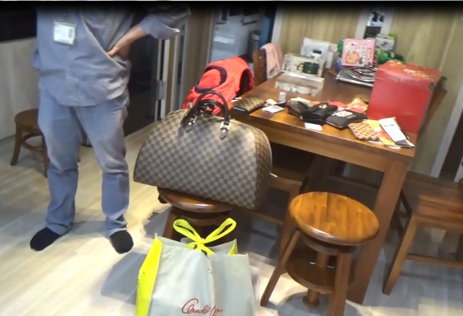 林嫌等人住家遭警方搜索，起出大量不法所得。