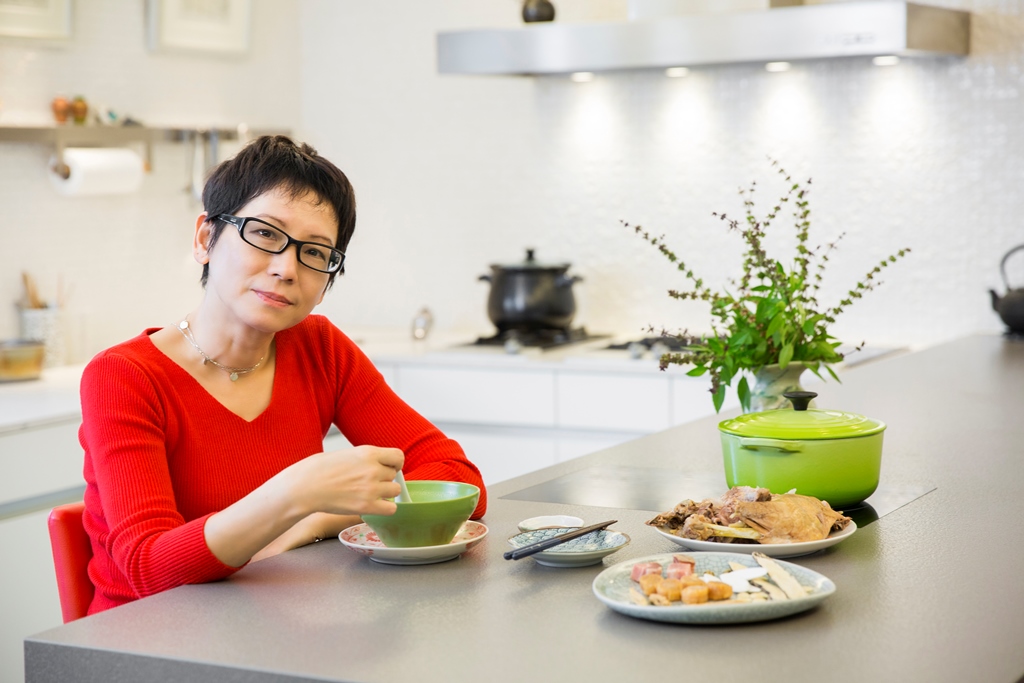 作家蔡珠兒曾定居香港近20年，煲湯已成為日常節奏。