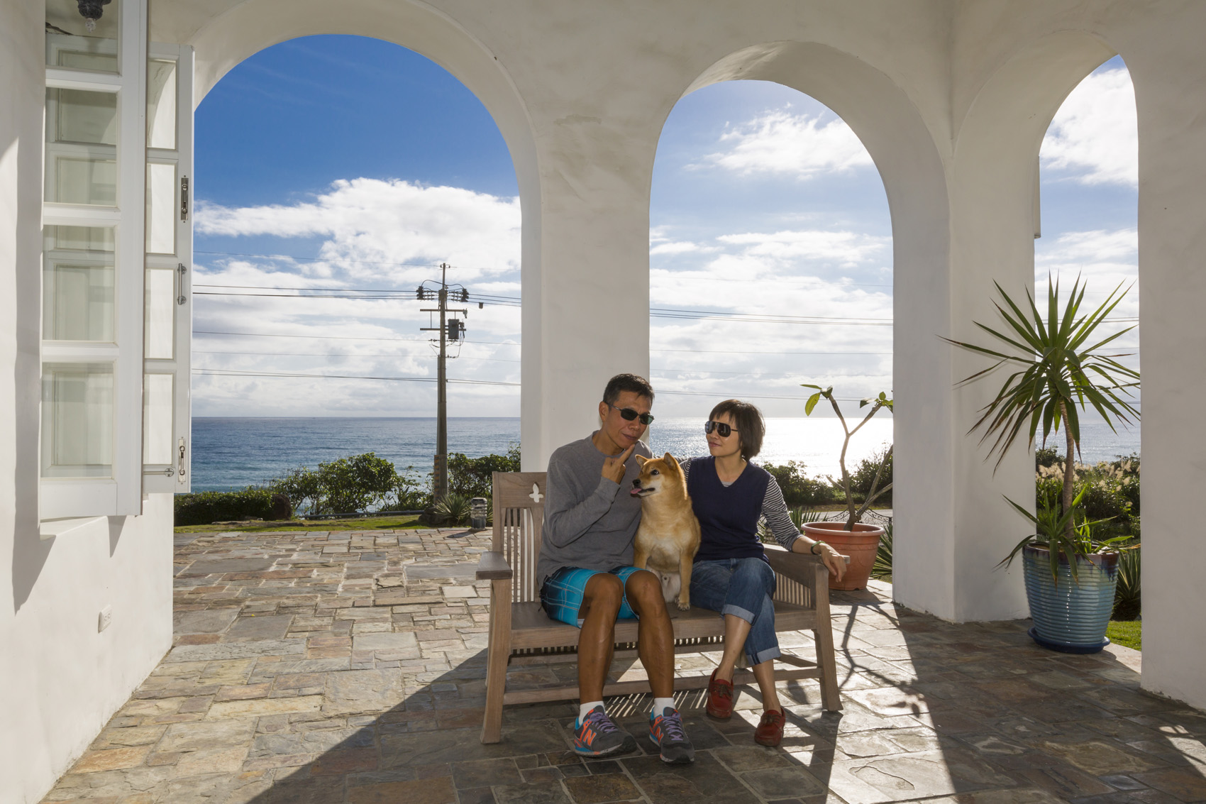 曾繼華（左）與張雪鈴（右）夫婦在花蓮豐濱定居10多年，就是一圓住在太平洋旁邊的夢。
